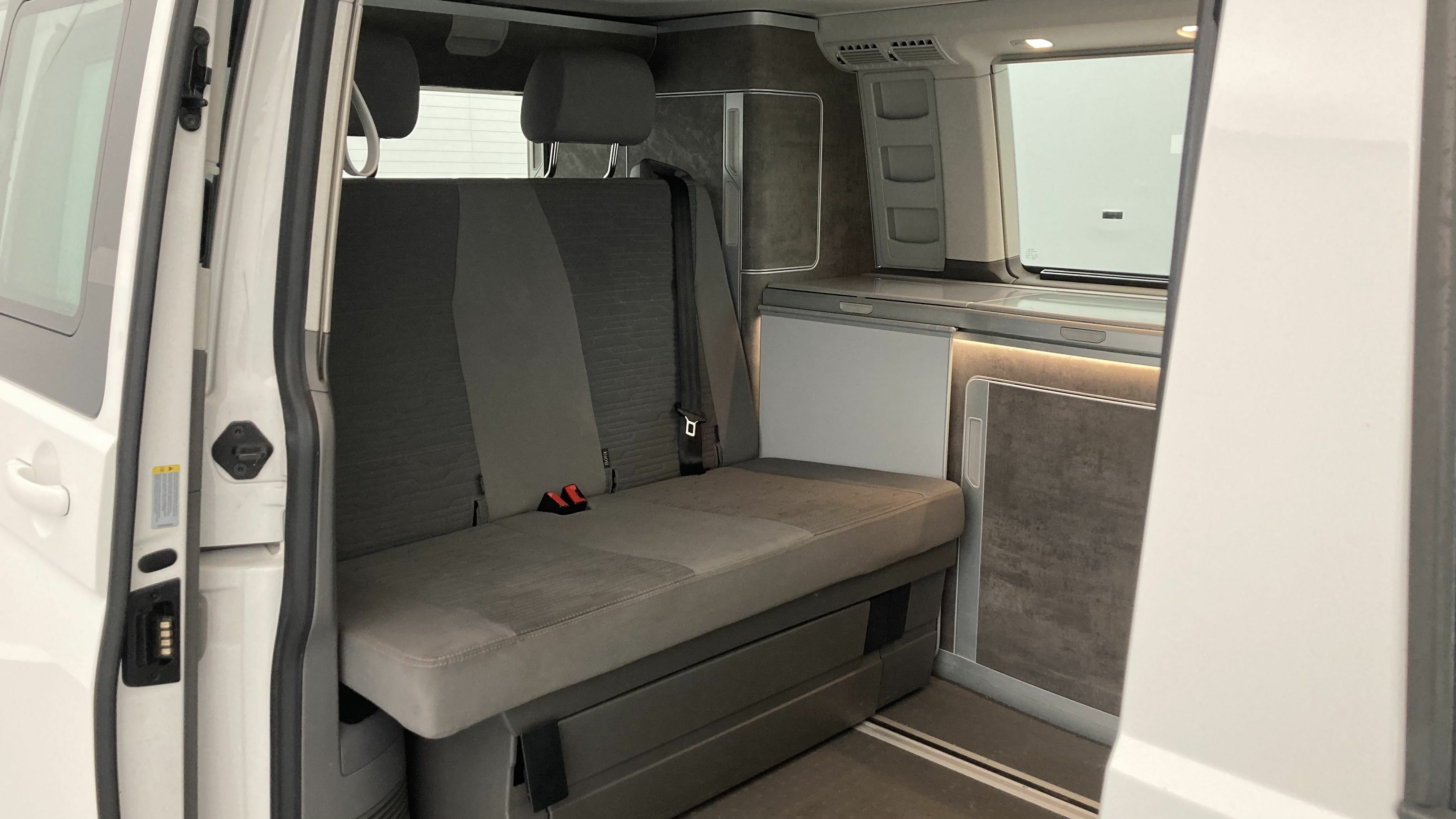 volkswagen california ocean 2.0 TDI 150 DSG 2023 blanco candy 21