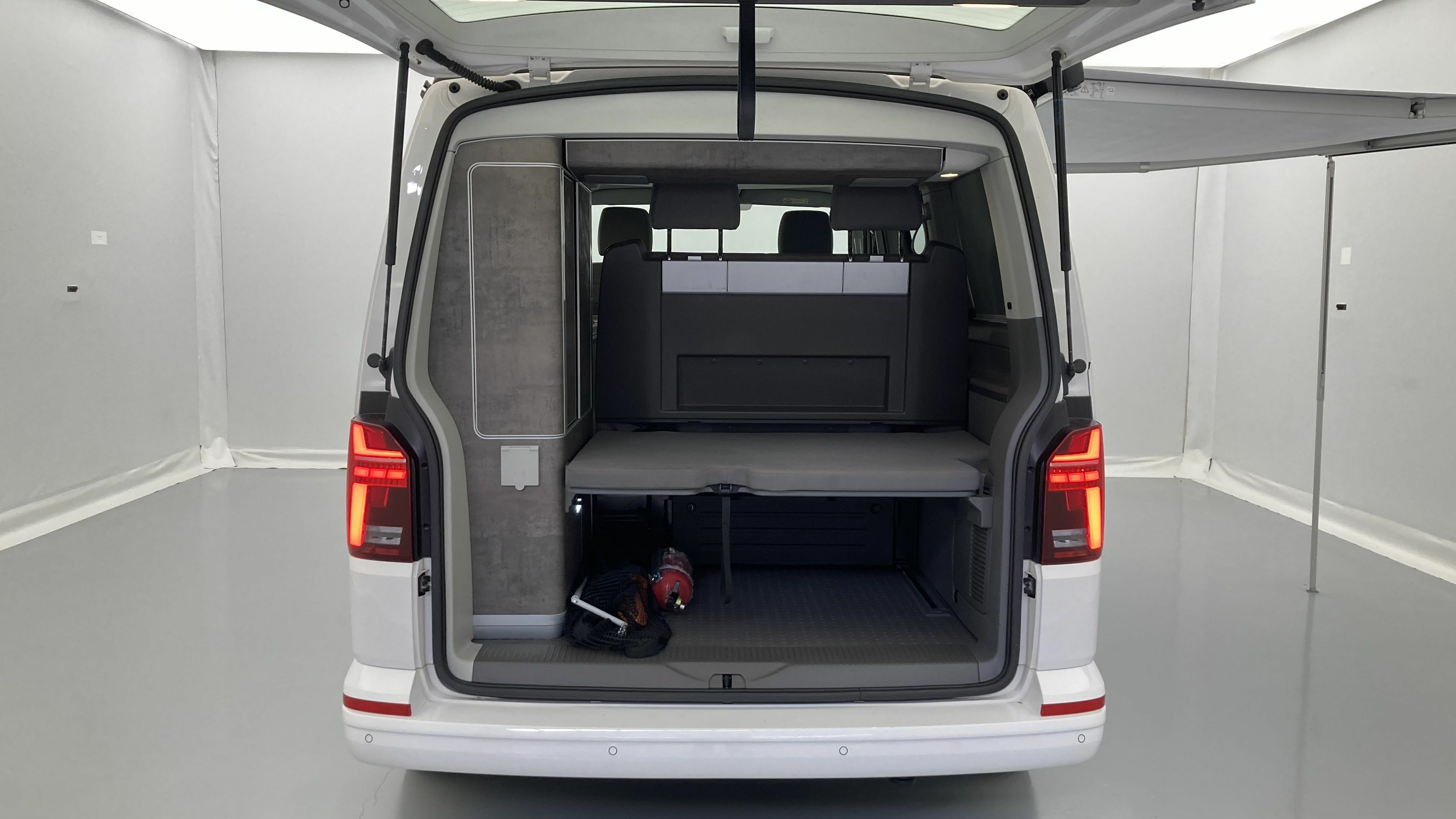volkswagen california ocean 2.0 TDI 150 DSG 2023 blanco candy 24