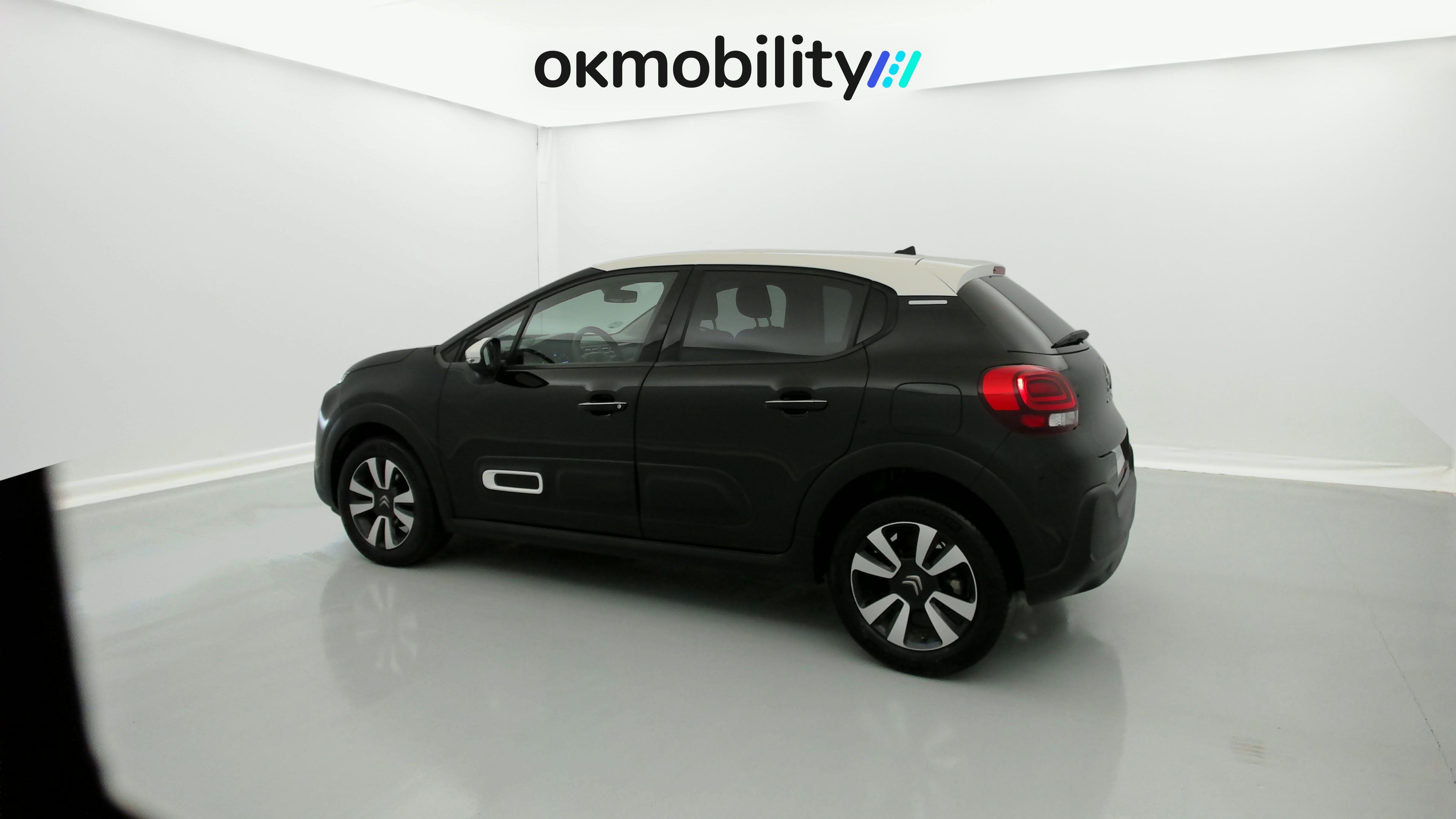 citroen c3 shine 1.2 PURETECH 110 EAT 2023 negro perla / blanco 10