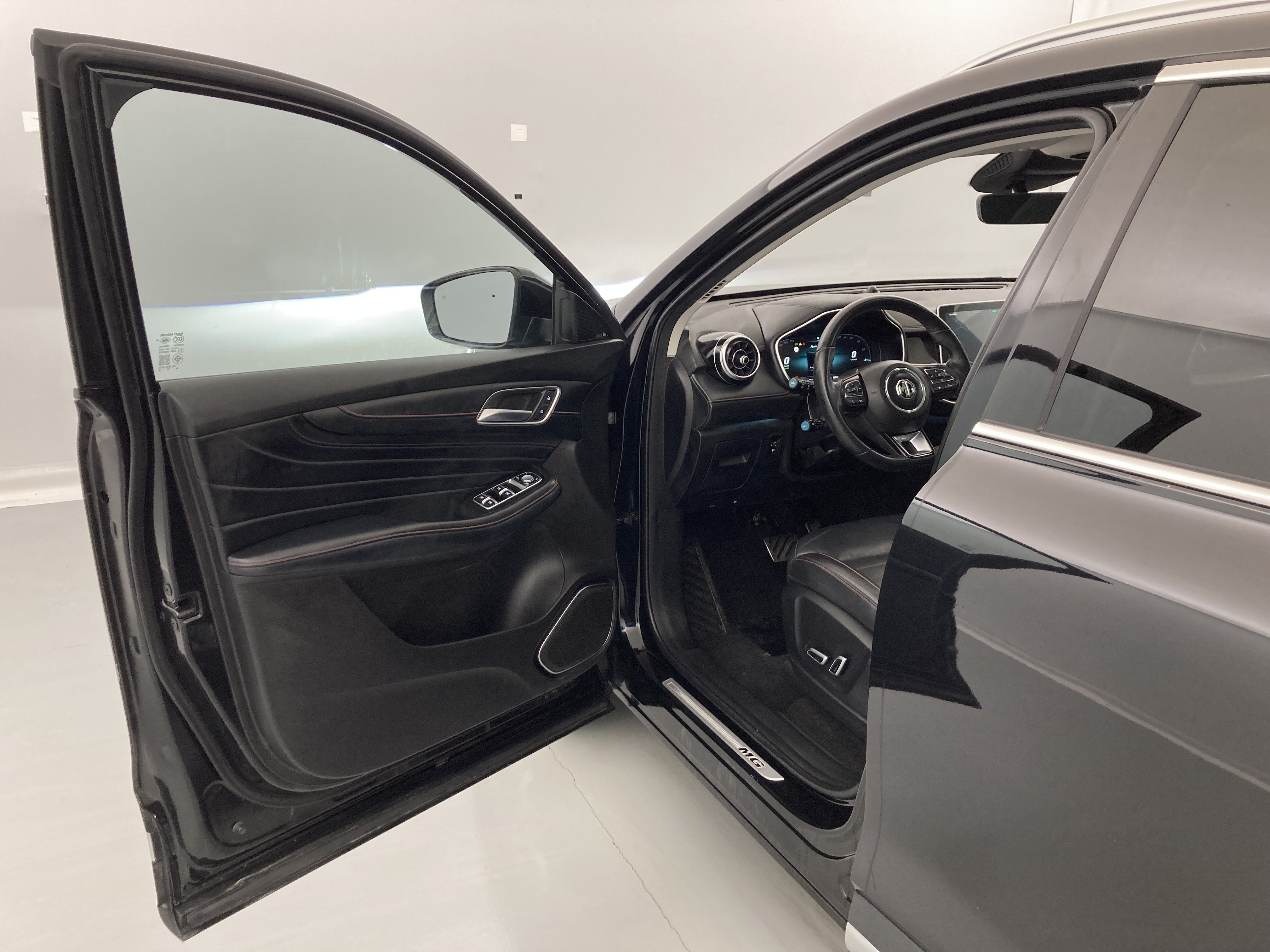 mg ehs phev luxury 1.5 T-GDI 258 PHEV 2023 black 15