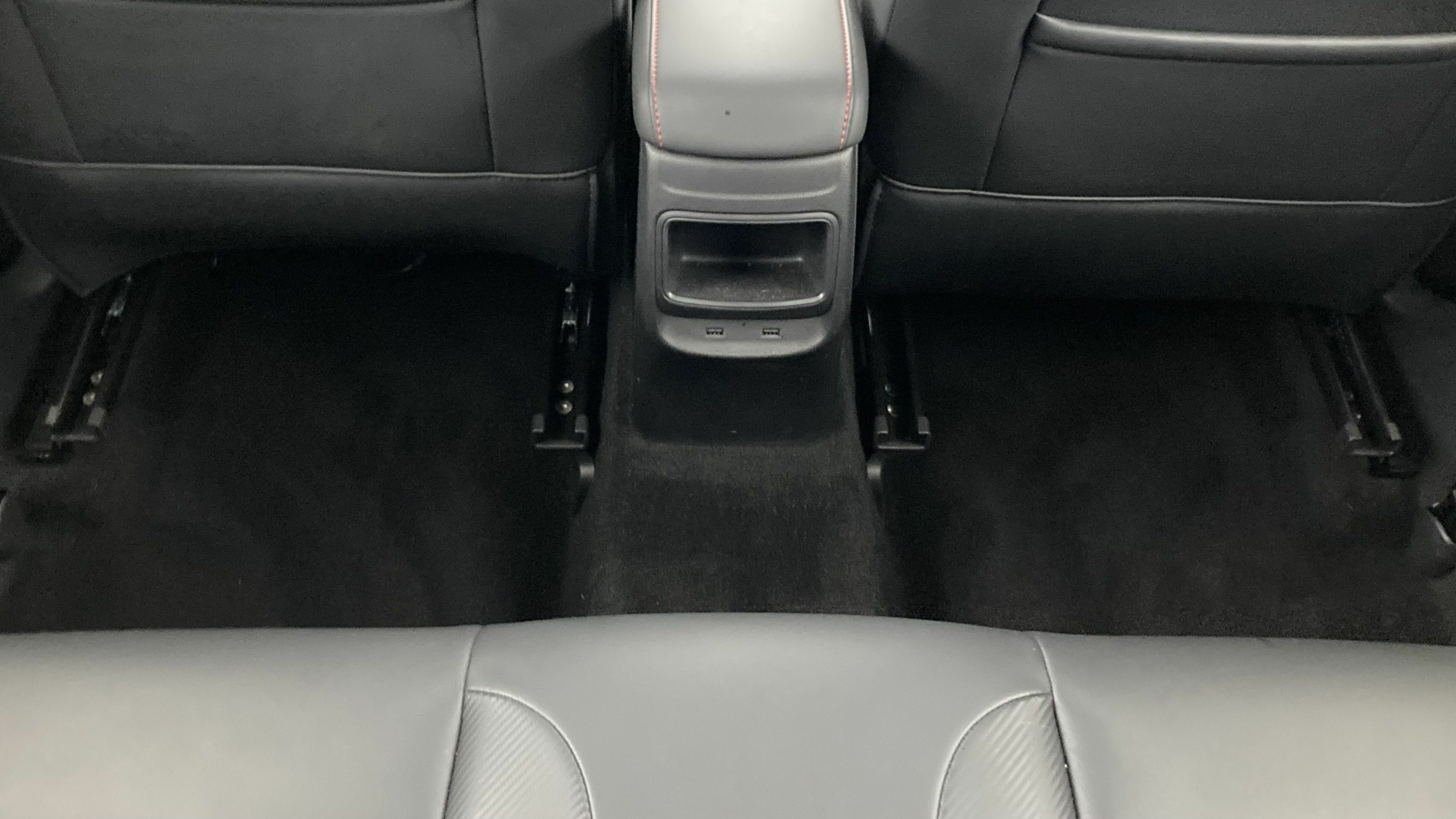 mg zs luxury 1.0 T-GDI 110 AT 2024 pebble black 23