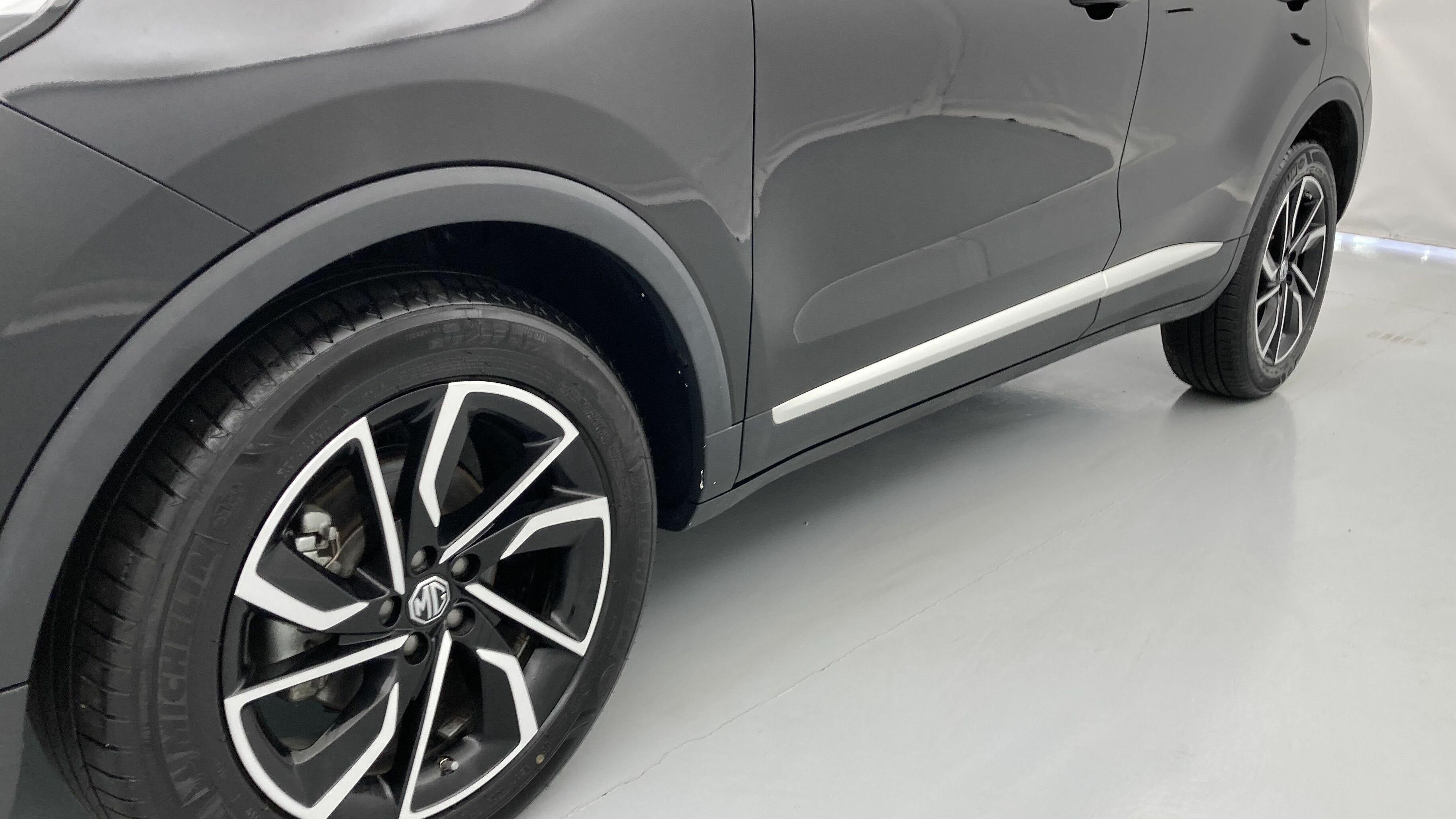 mg zs luxury 1.0 T-GDI 110 AT 2024 pebble black 27