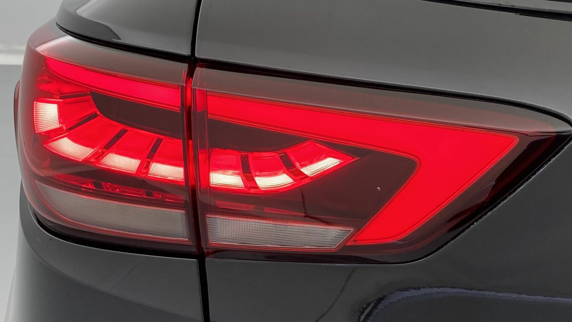 mg zs luxury 1.0 T-GDI 110 AT 2024 pebble black 31