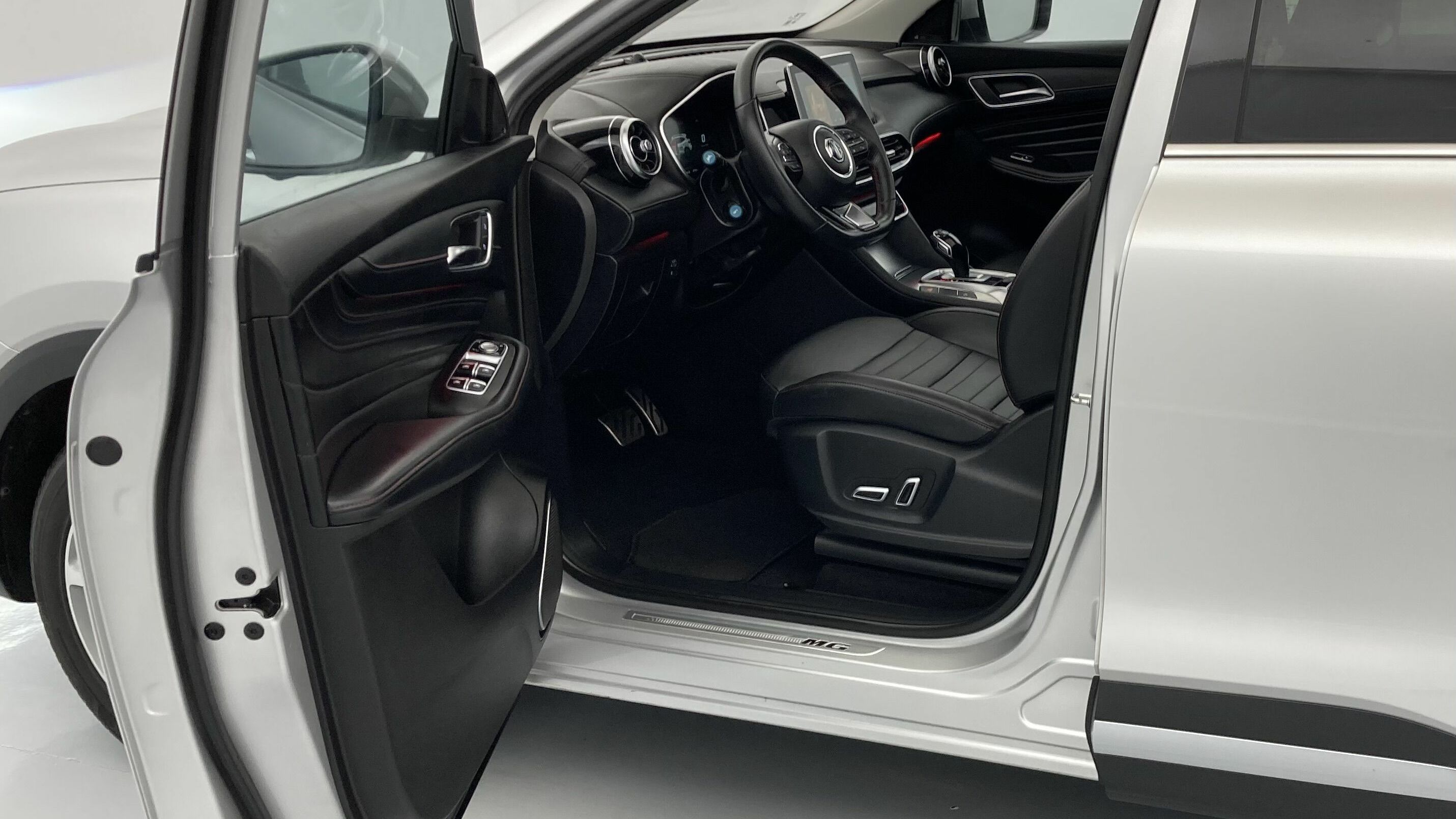 mg hs luxury 1.5 T-GDI 162 AT 2023 medal silver - ssa 14