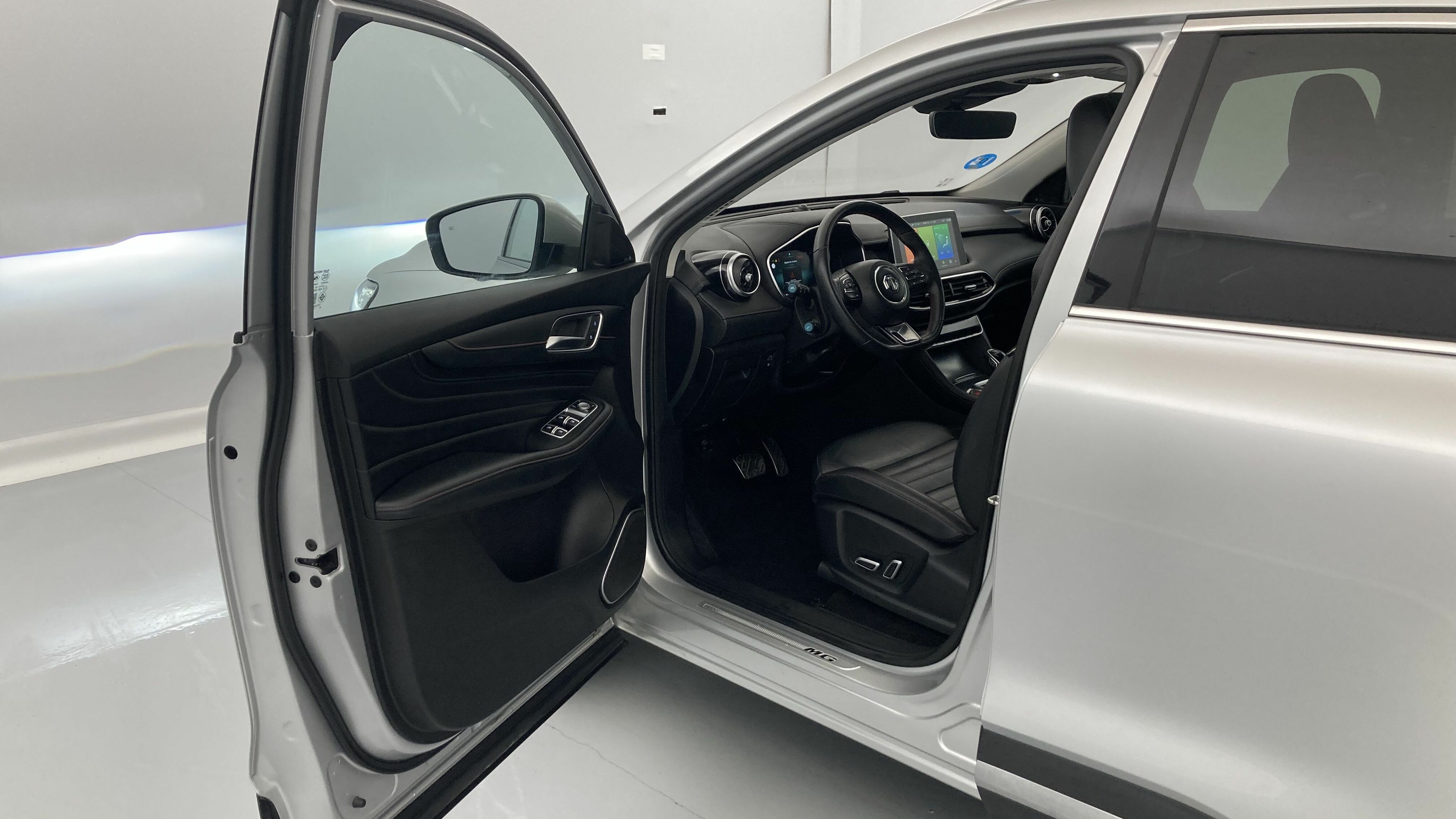 mg ehs phev luxury 1.5 T-GDI 258 PHEV 2023 silver 11