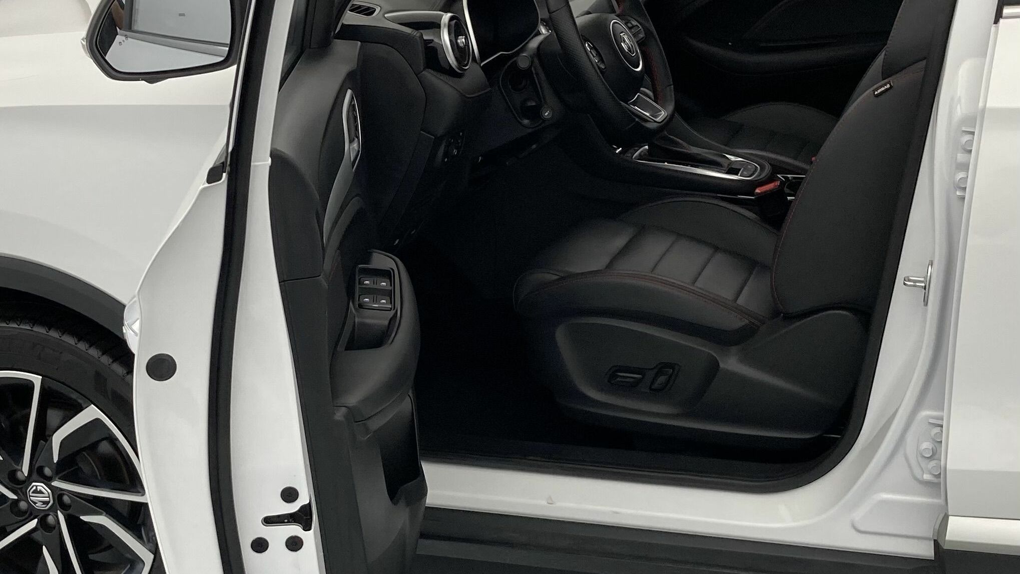 mg zs luxury 1.0 T-GDI 110 AT 2024 dover white 14