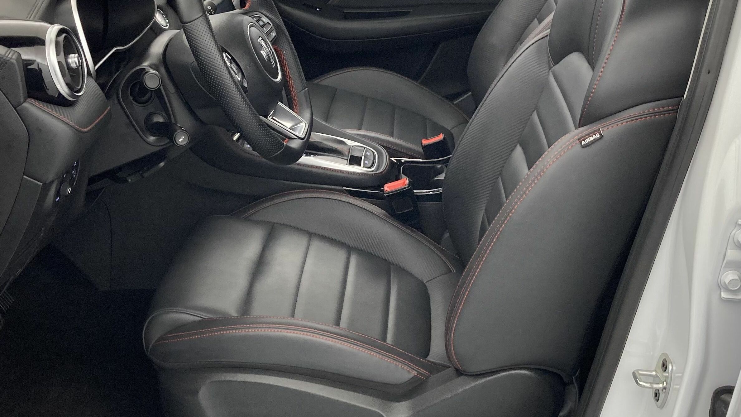 mg zs luxury 1.0 T-GDI 110 AT 2024 dover white 15