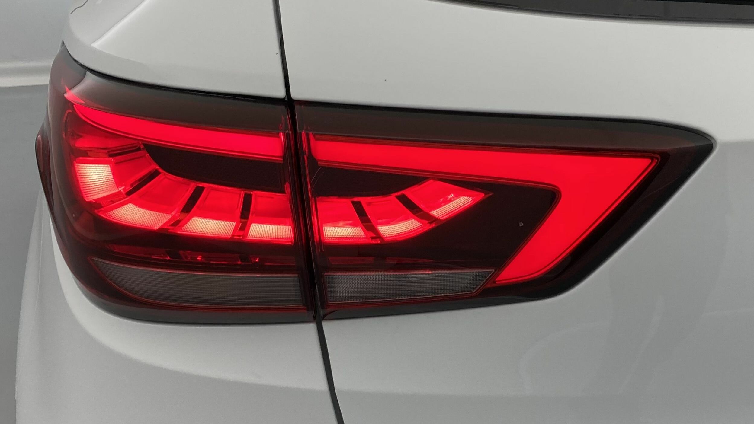 mg zs luxury 1.0 T-GDI 110 AT 2024 dover white 31