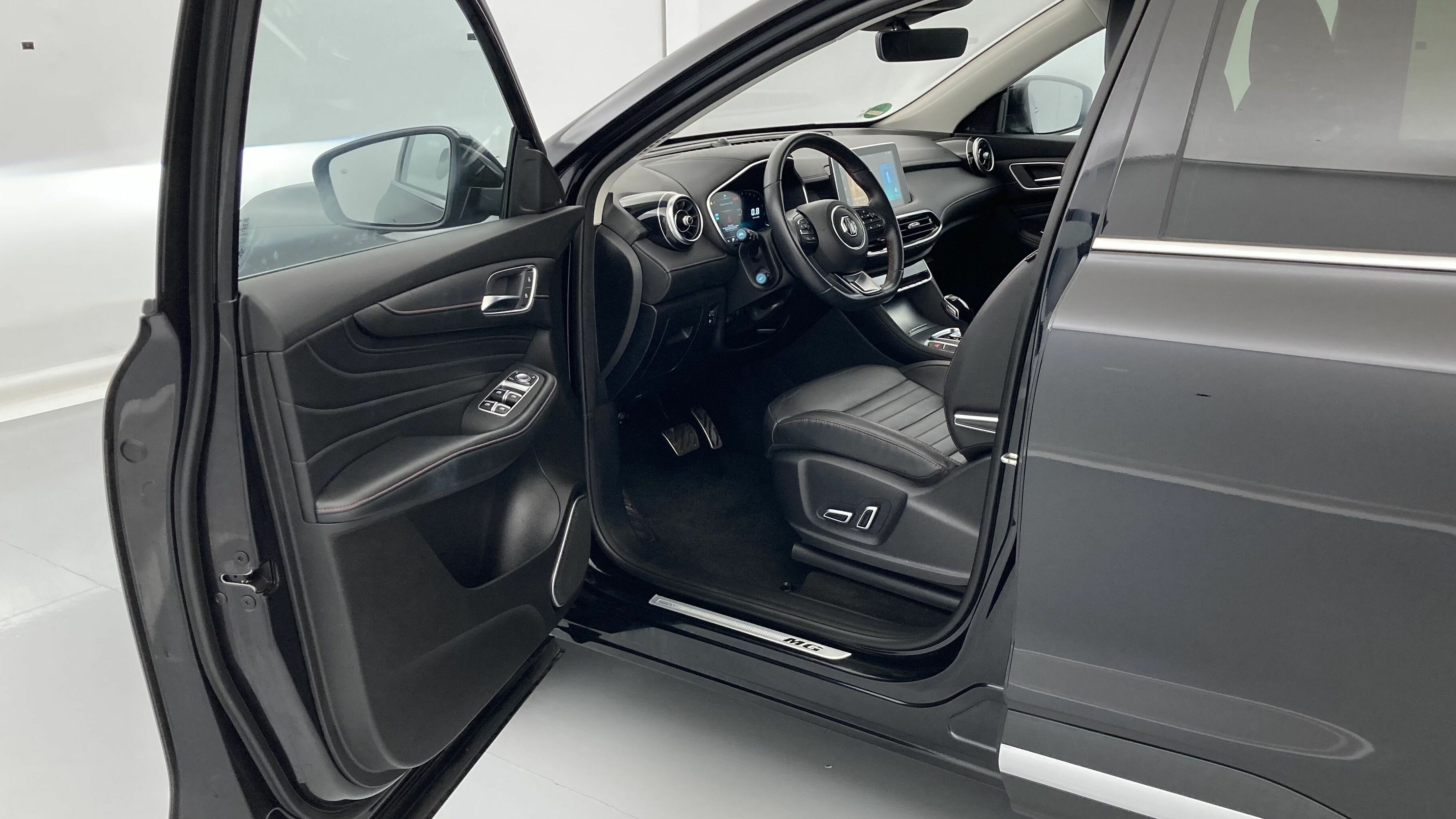 mg hs luxury 1.5 T-GDI 162 AT 2023 pebble black - pbc 14