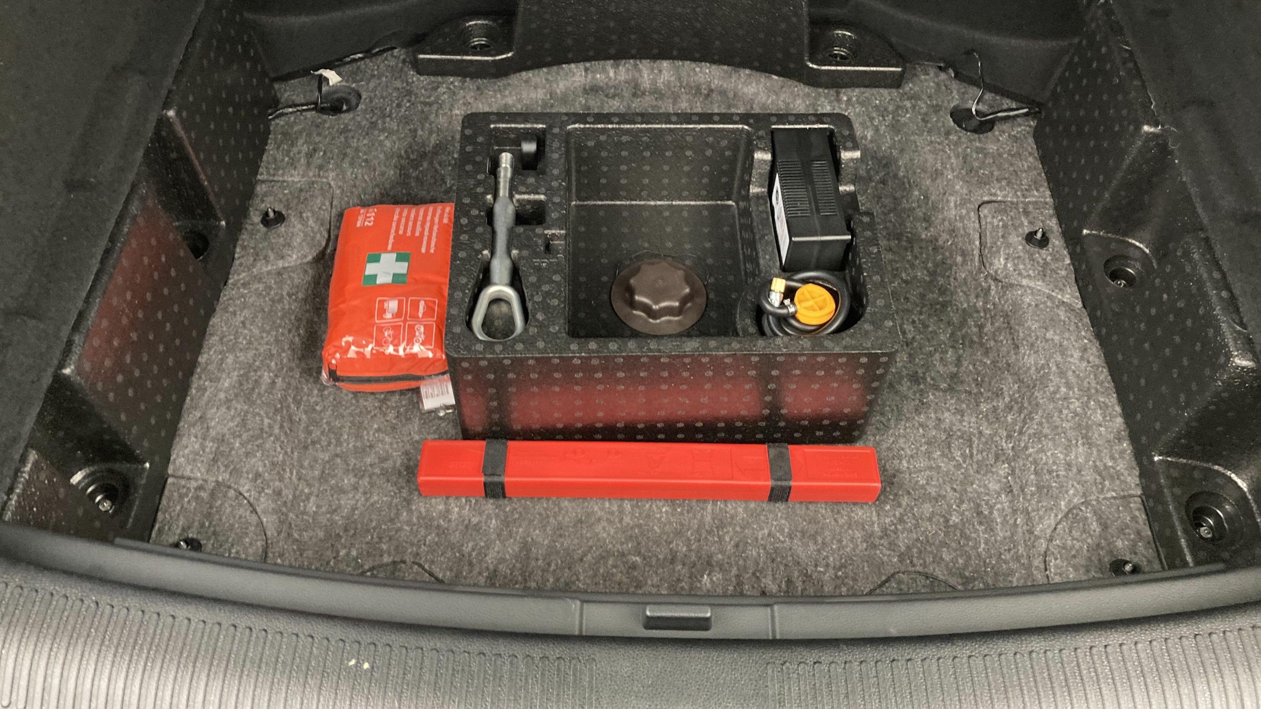 mg hs luxury 1.5 T-GDI 162 AT 2023 pebble black - pbc 24