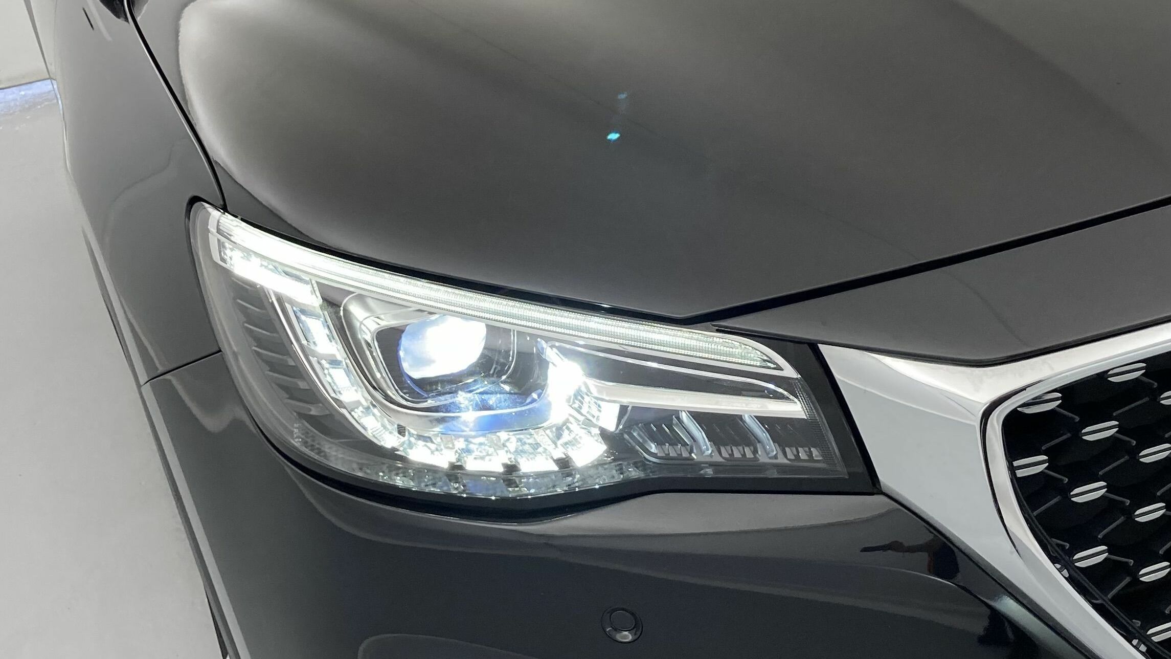 mg hs luxury 1.5 T-GDI 162 AT 2023 pebble black - pbc 30