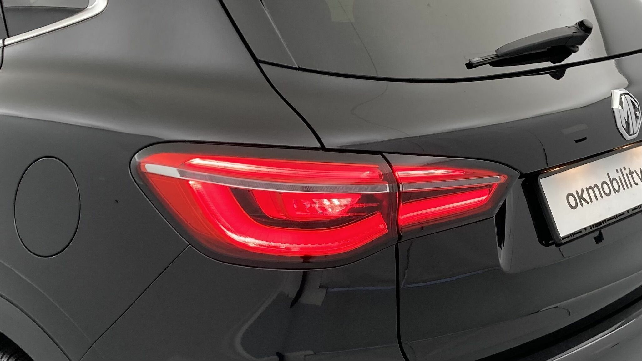 mg hs luxury 1.5 T-GDI 162 AT 2023 pebble black - pbc 31