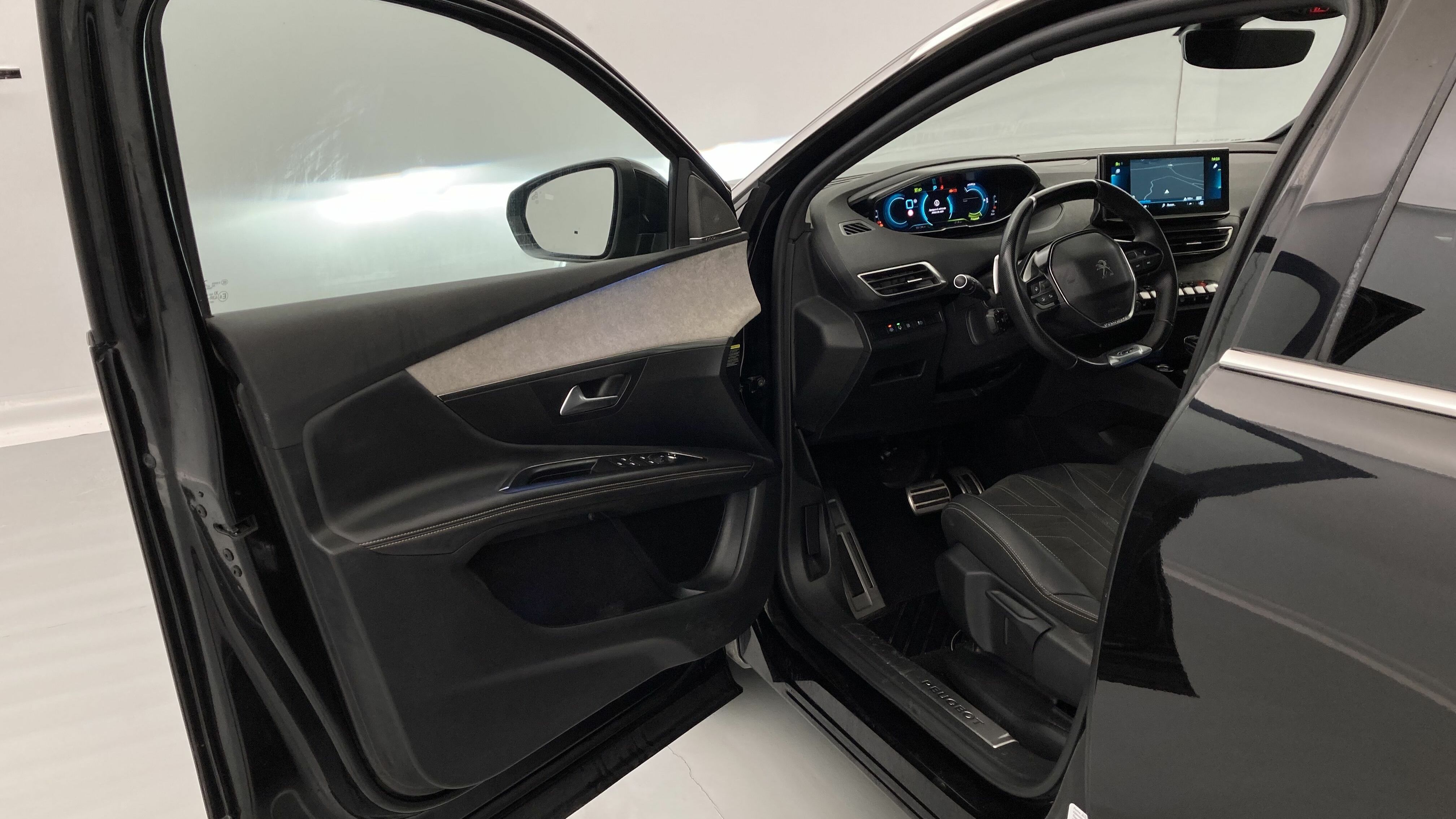 peugeot 3008 gt pack 1.6 HYBRID 300 EAT PHEV 2022 negro perla nera 12