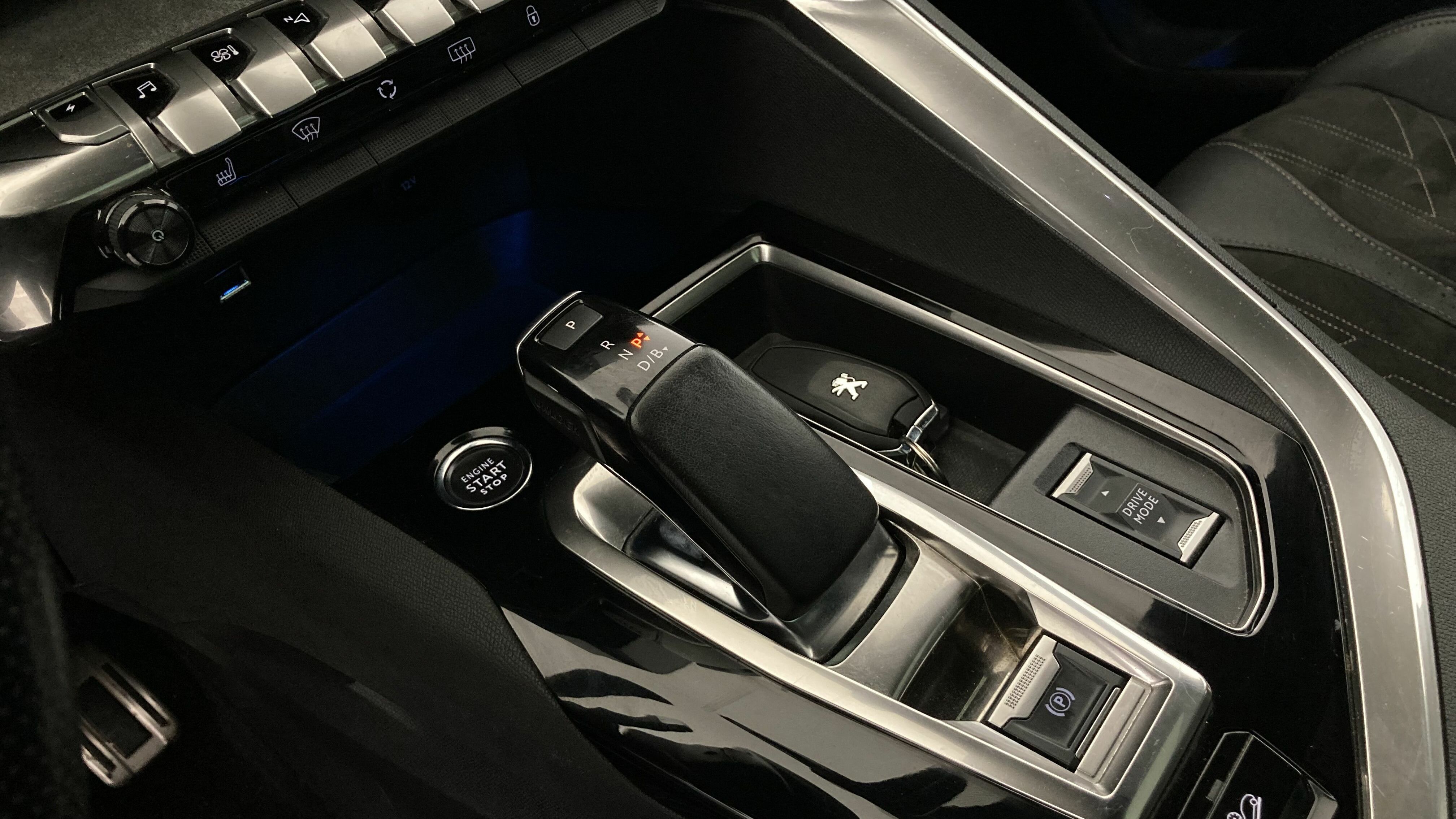 peugeot 3008 gt pack 1.6 HYBRID 300 EAT PHEV 2022 negro perla nera 19