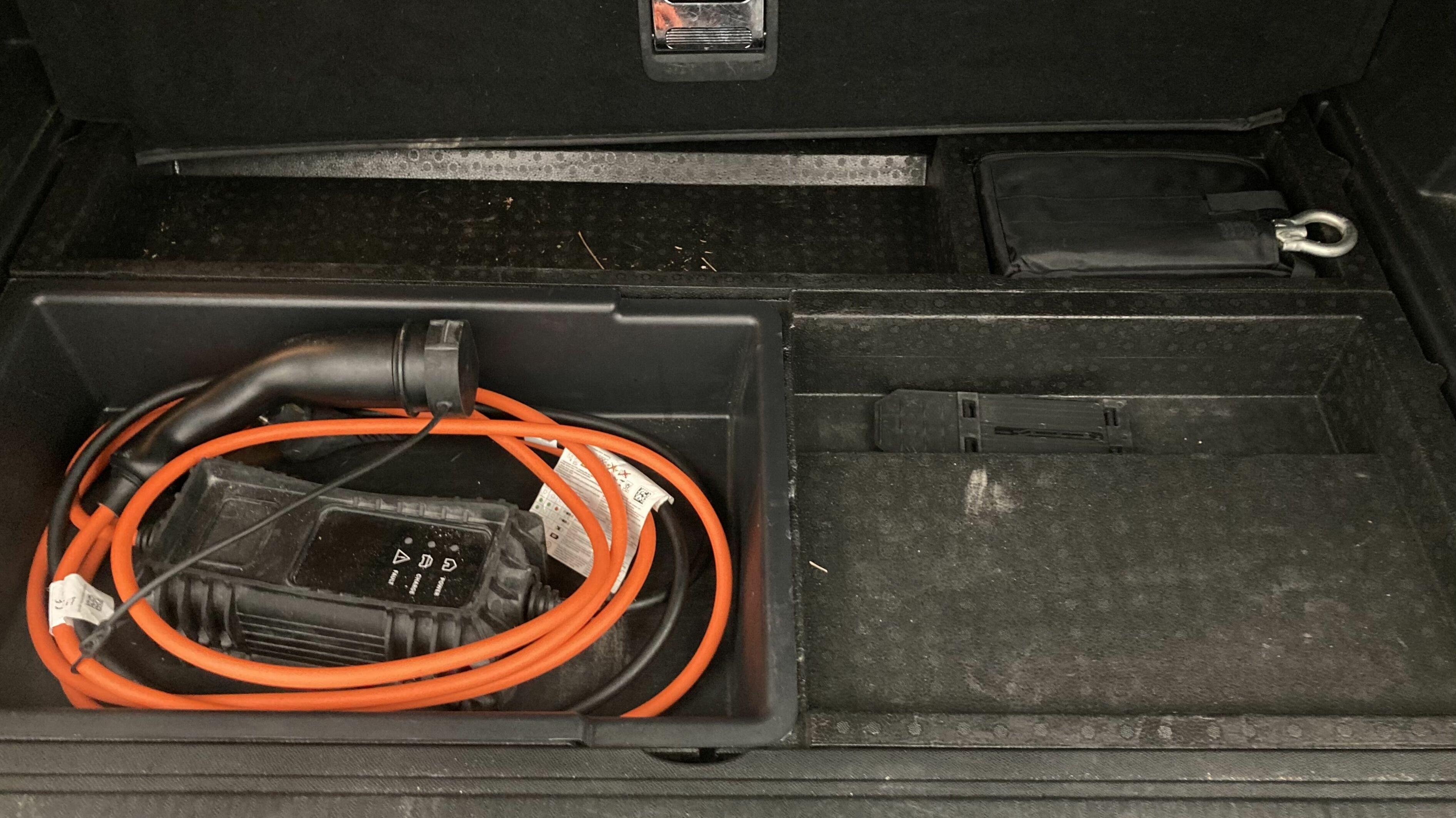 peugeot 3008 gt pack 1.6 HYBRID 300 EAT PHEV 2022 negro perla nera 22