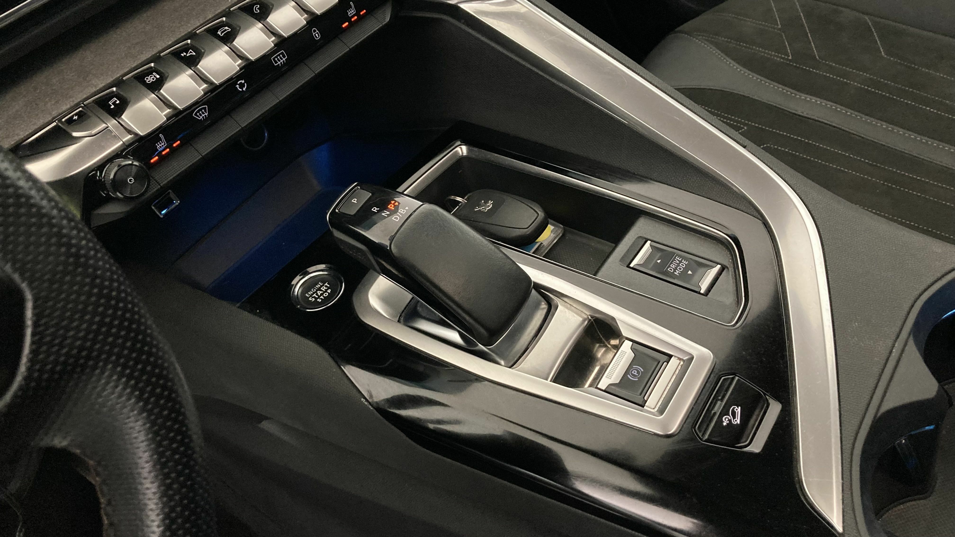 peugeot 3008 gt pack 1.6 HYBRID 300 EAT PHEV 2022 negro perla nera 19