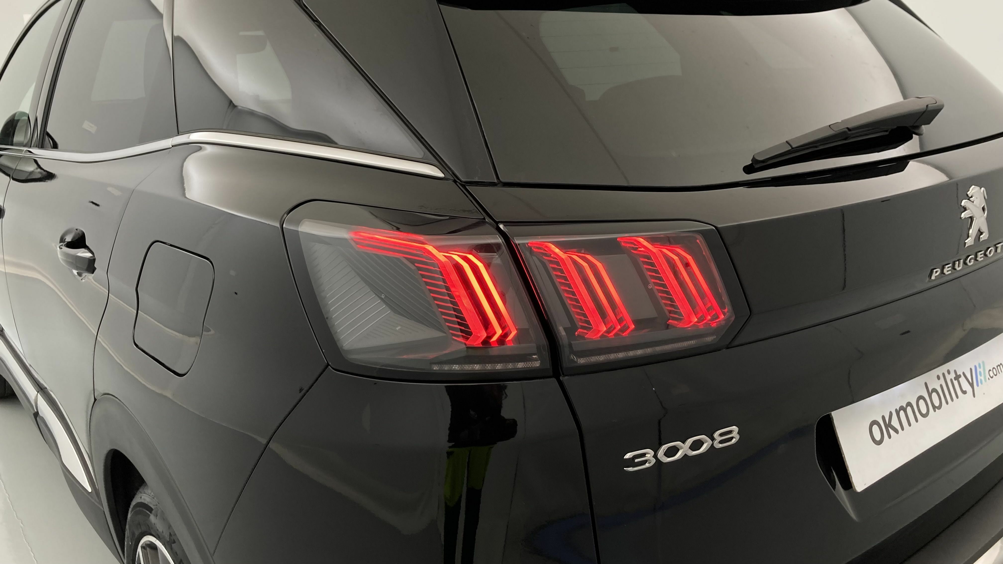 peugeot 3008 gt pack 1.6 HYBRID 300 EAT PHEV 2022 negro perla nera 29