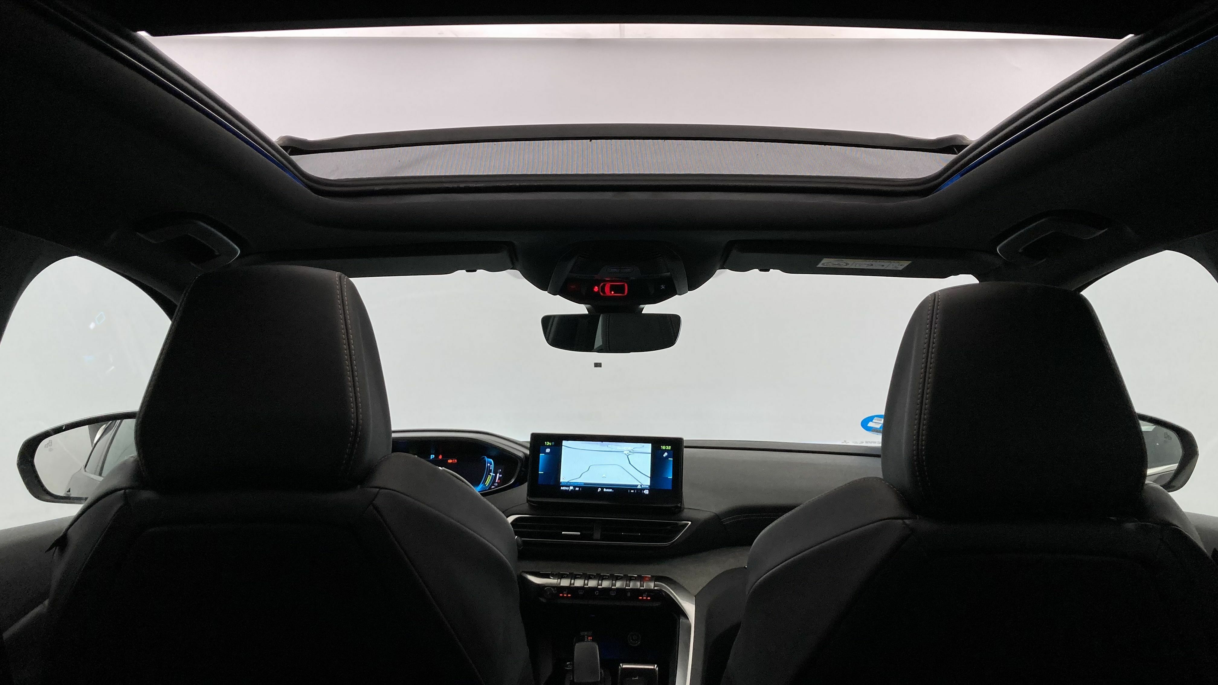 peugeot 3008 gt pack 1.6 HYBRID 300 EAT PHEV 2022 negro perla nera 39