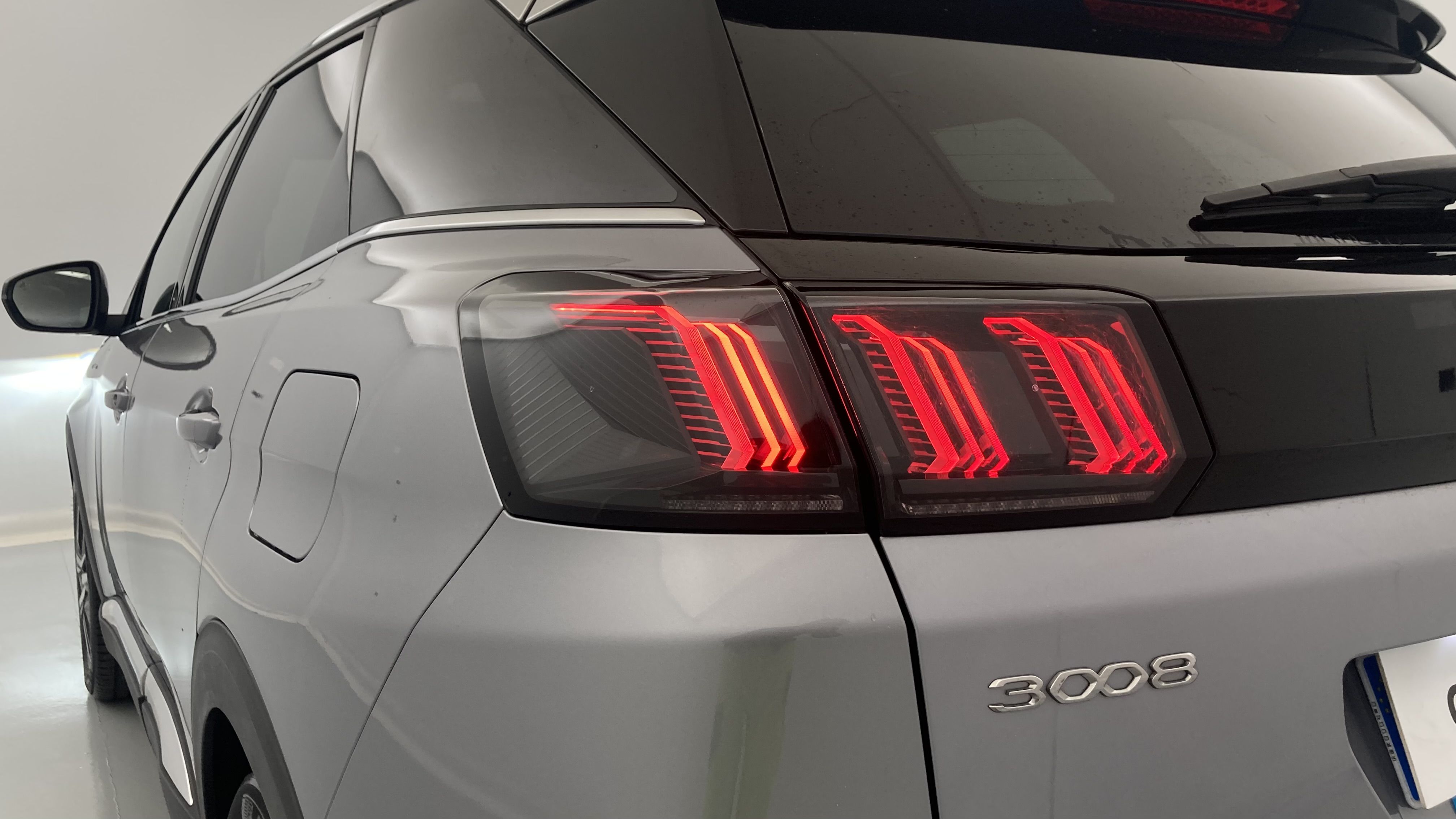 peugeot 3008 gt pack 1.6 HYBRID 300 EAT PHEV 2022 gris artense / negro 15