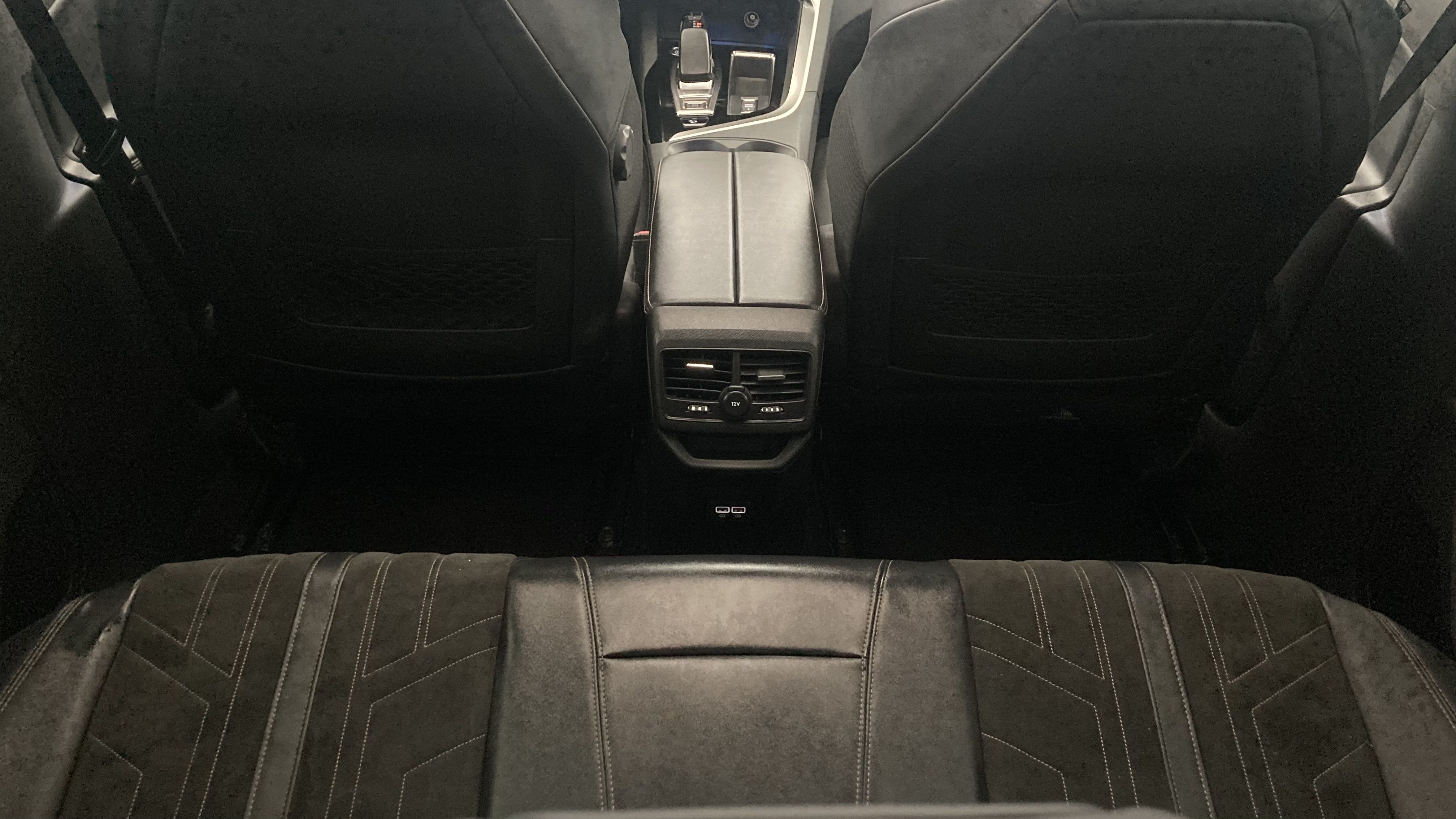 peugeot 3008 gt pack 1.6 HYBRID 300 EAT PHEV 2022 gris artense / negro 16