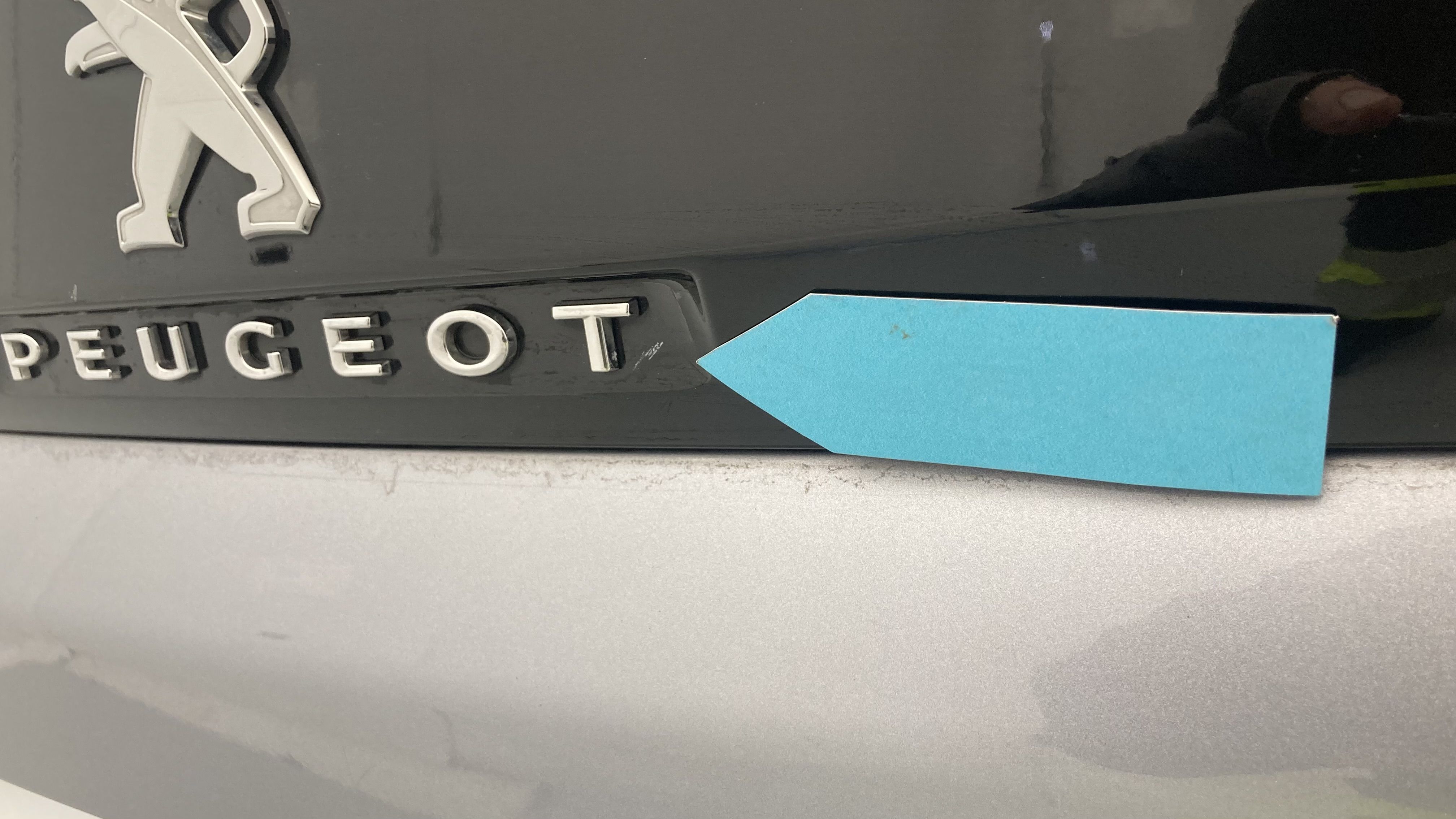 peugeot 3008 gt pack 1.6 HYBRID 300 EAT PHEV 2022 gris artense / negro 27