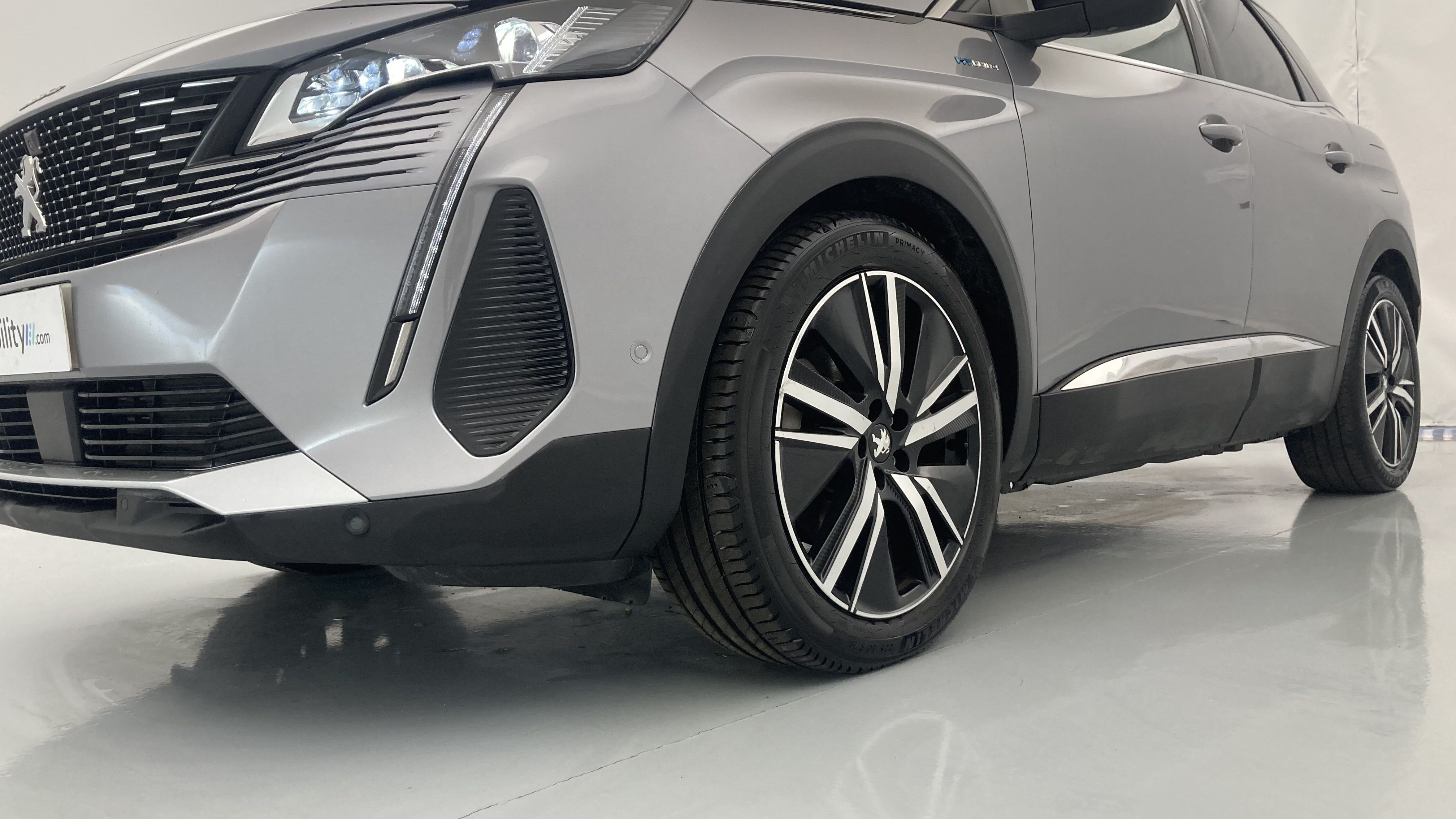 peugeot 3008 gt pack 1.6 HYBRID 300 EAT PHEV 2022 gris artense / negro 30