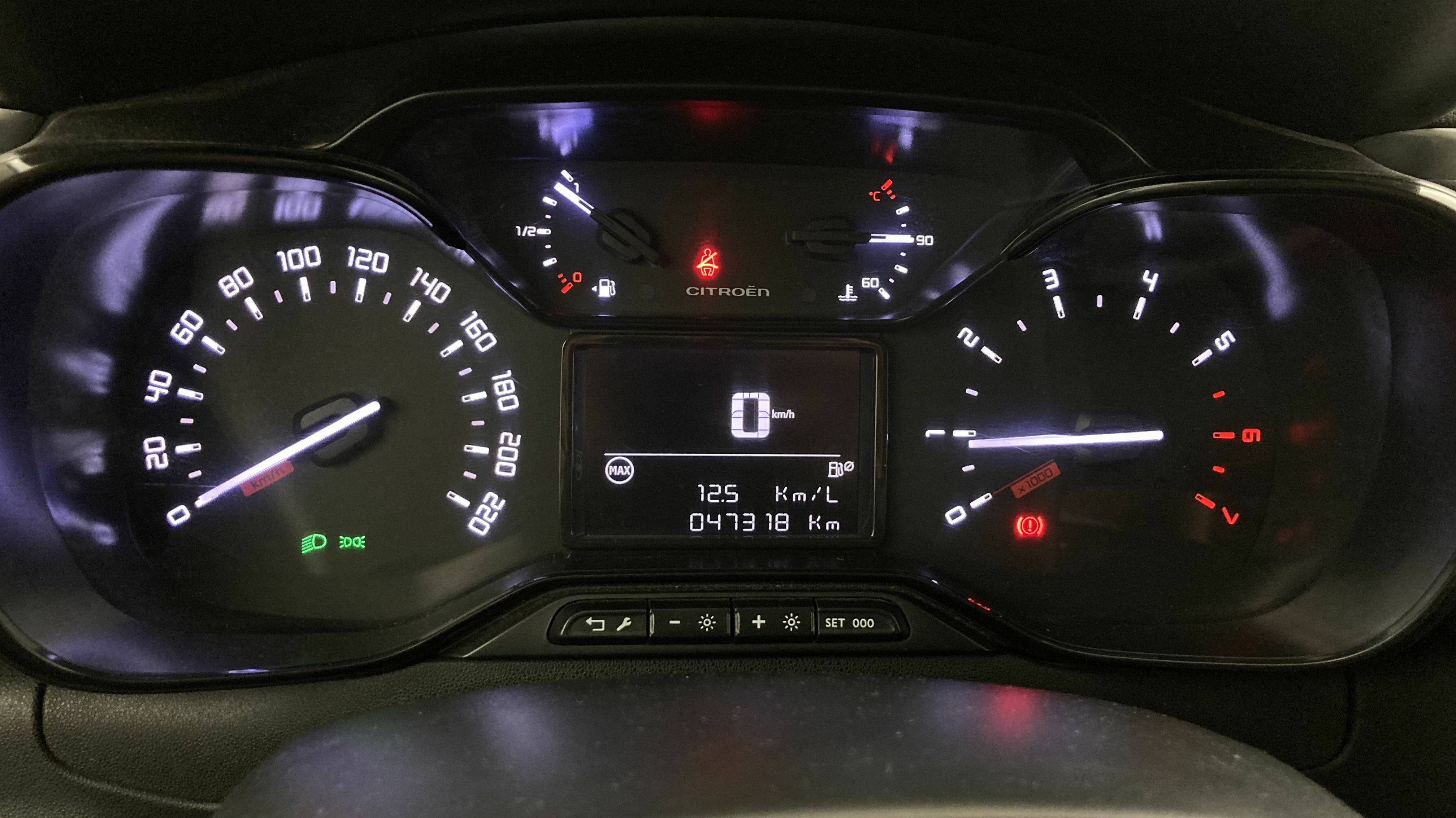 citroen c3 shine 1.2 PURETECH 83 2023 gris acero / negro 18