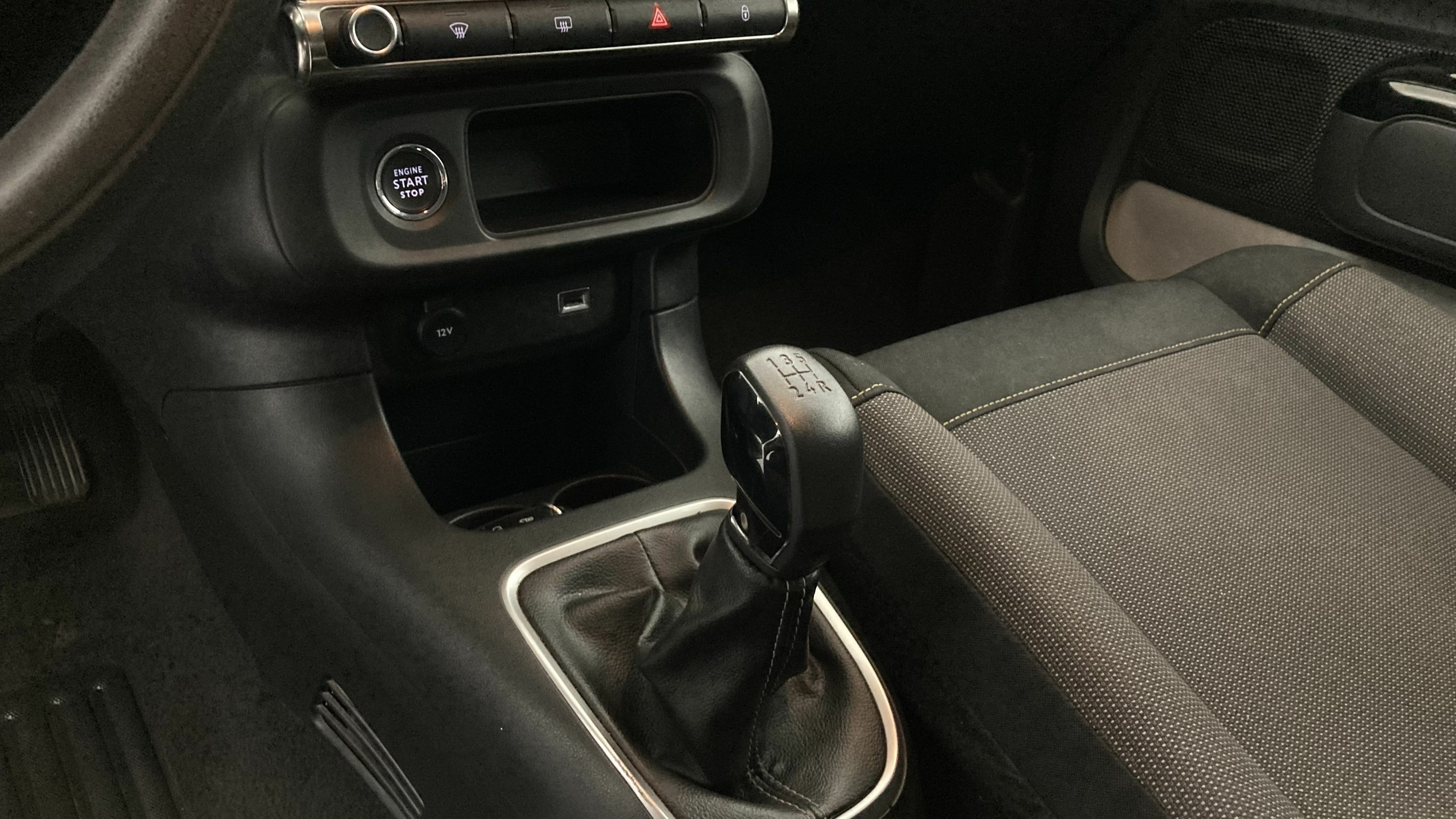 citroen c3 shine 1.2 PURETECH 83 2023 gris acero / negro 20