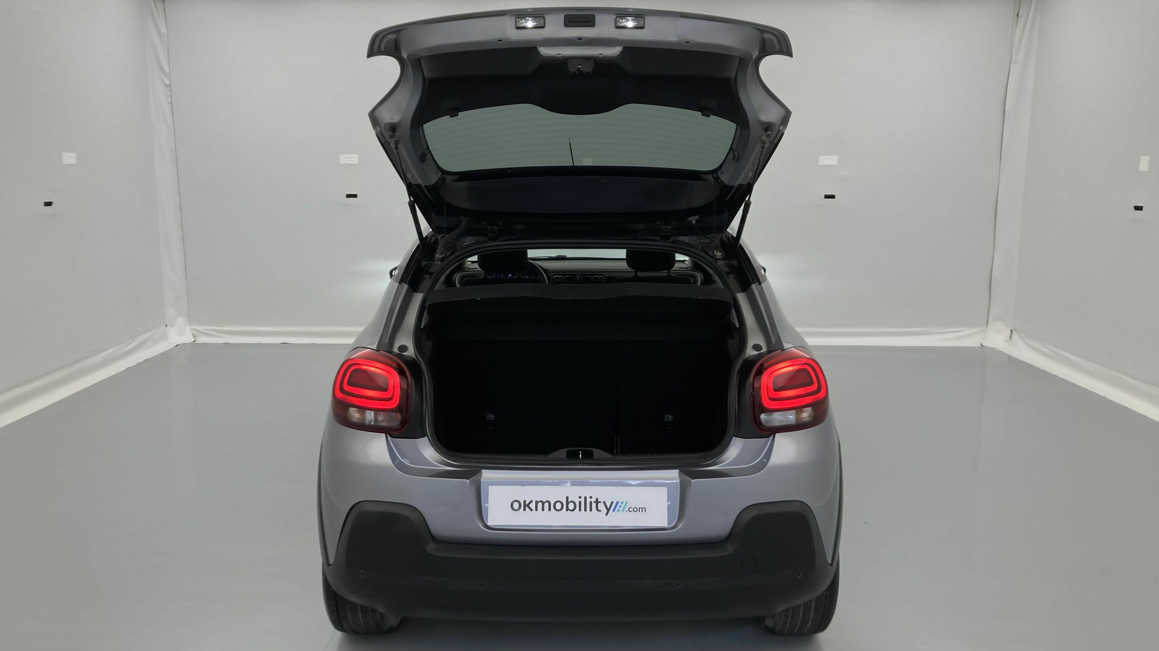 citroen c3 shine 1.2 PURETECH 83 2023 gris acero / negro 24