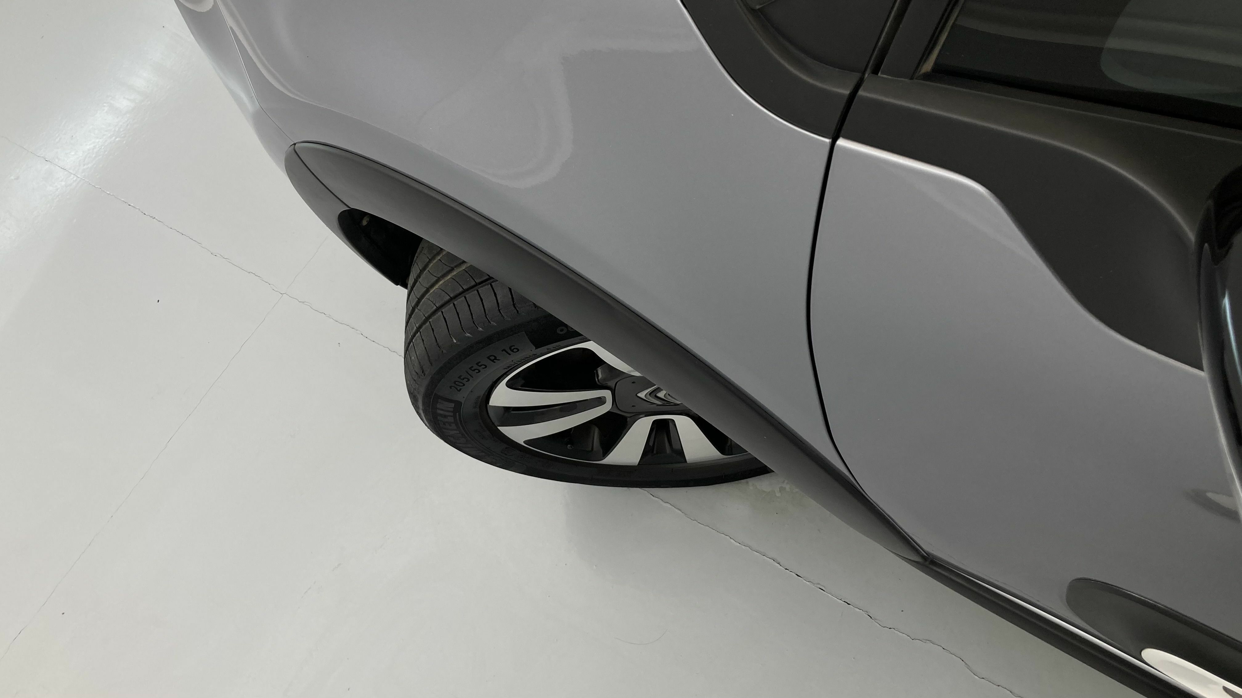 citroen c3 shine 1.2 PURETECH 83 2023 gris acero / negro 28