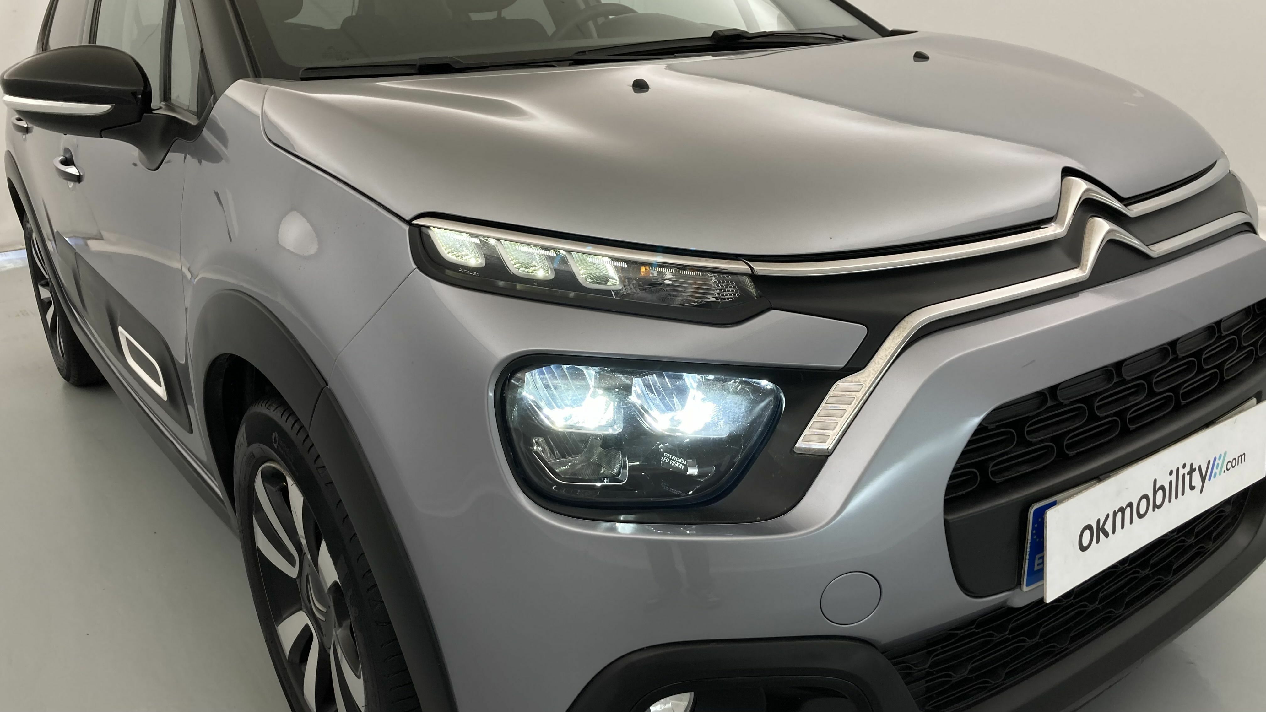 citroen c3 shine 1.2 PURETECH 83 2023 gris acero / negro 29