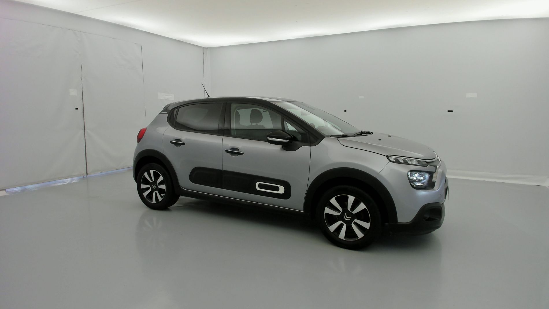 citroen c3 shine 1.2 PURETECH 83 2023 gris acero / negro 2
