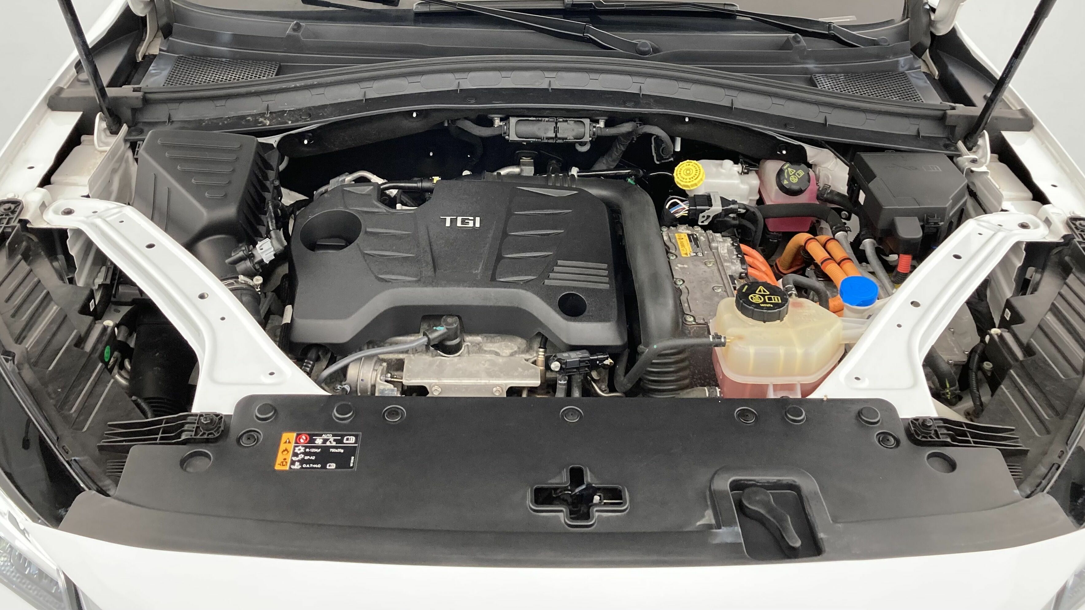 mg ehs phev exclusive 1.5 T-GDI 258 PHEV 2022 dover white 24