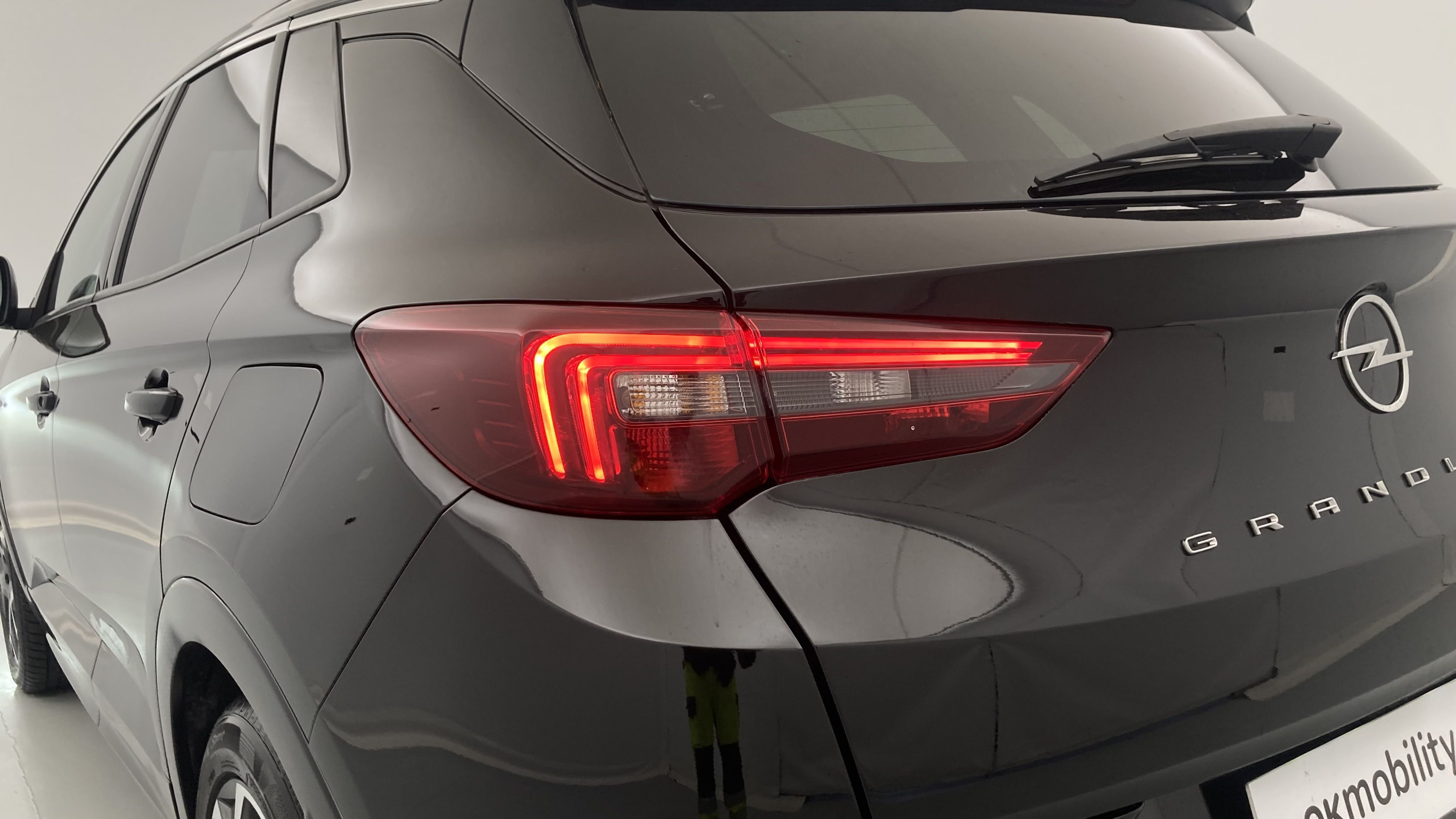 opel grandland ultimate 1.6 PHEV 300 AT 2022 negro krakatoa 15