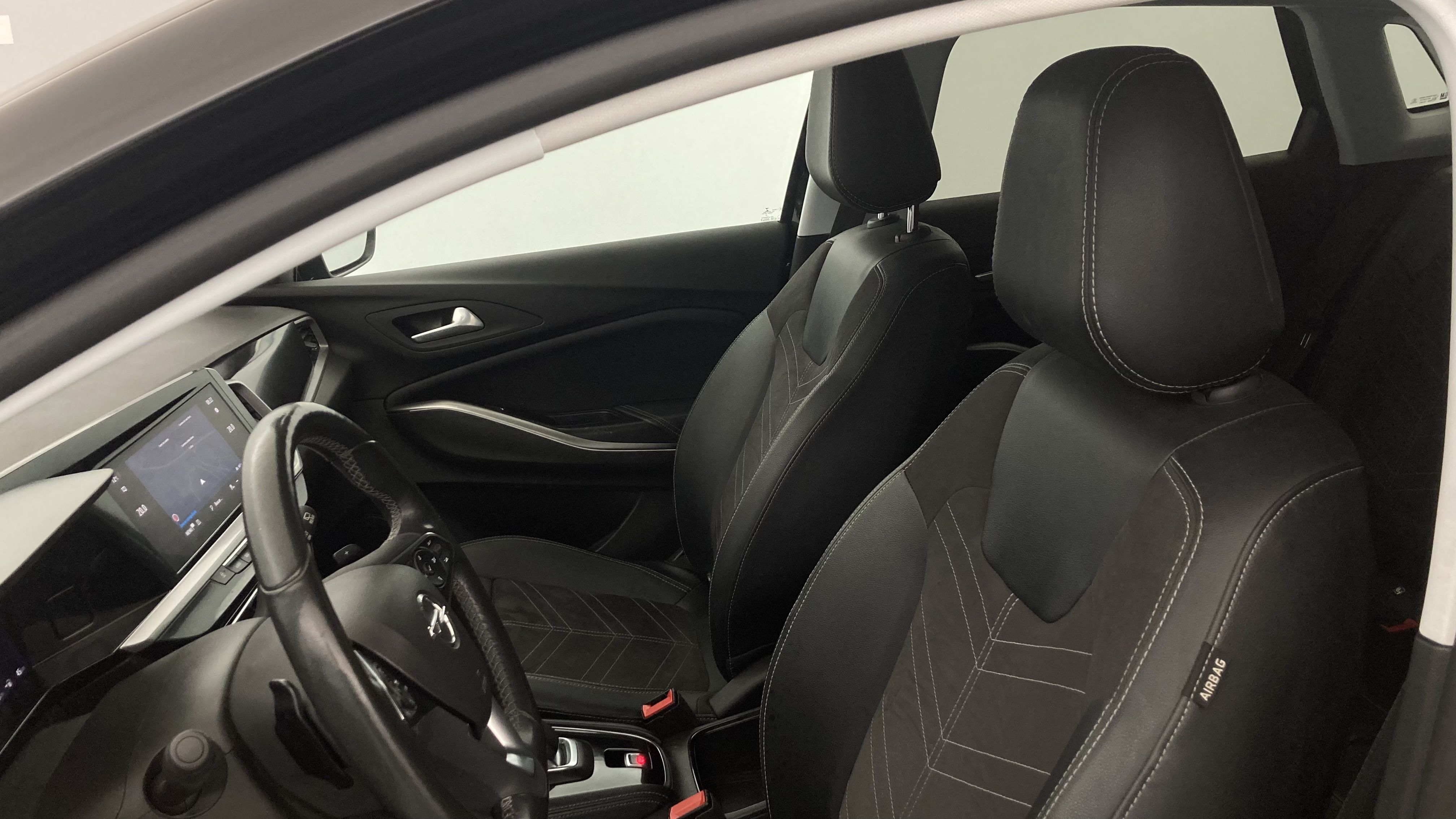 opel grandland ultimate 1.6 PHEV 300 AT 2022 negro krakatoa 17