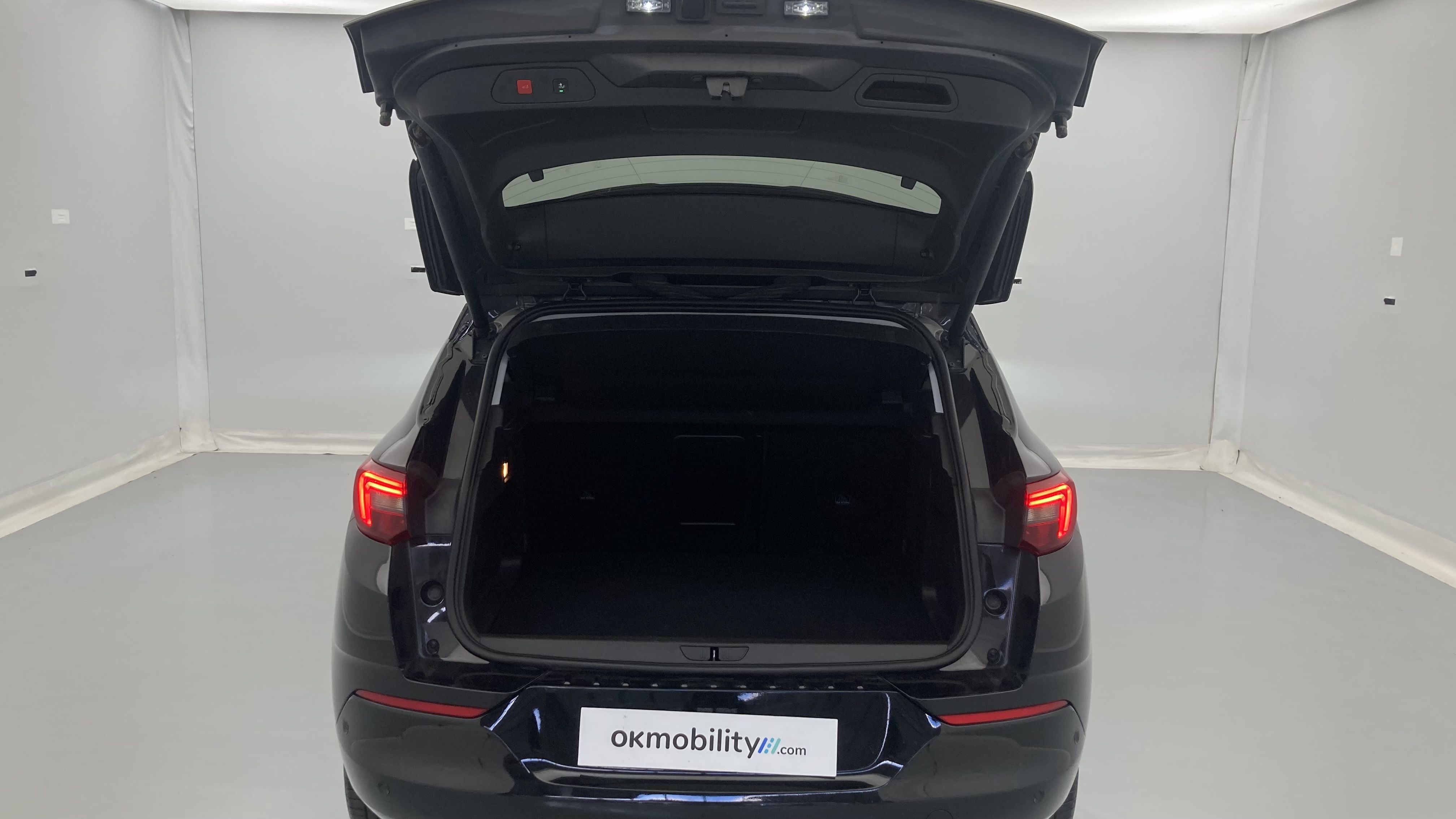 opel grandland ultimate 1.6 PHEV 300 AT 2022 negro krakatoa 22