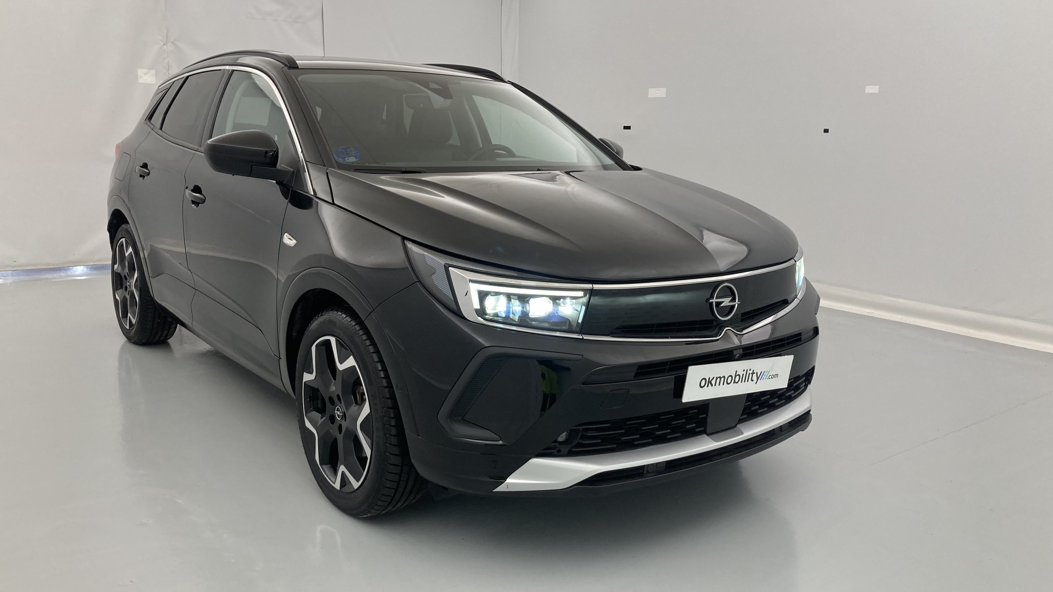 opel grandland ultimate 1.6 PHEV 300 AT 2022 negro krakatoa 24