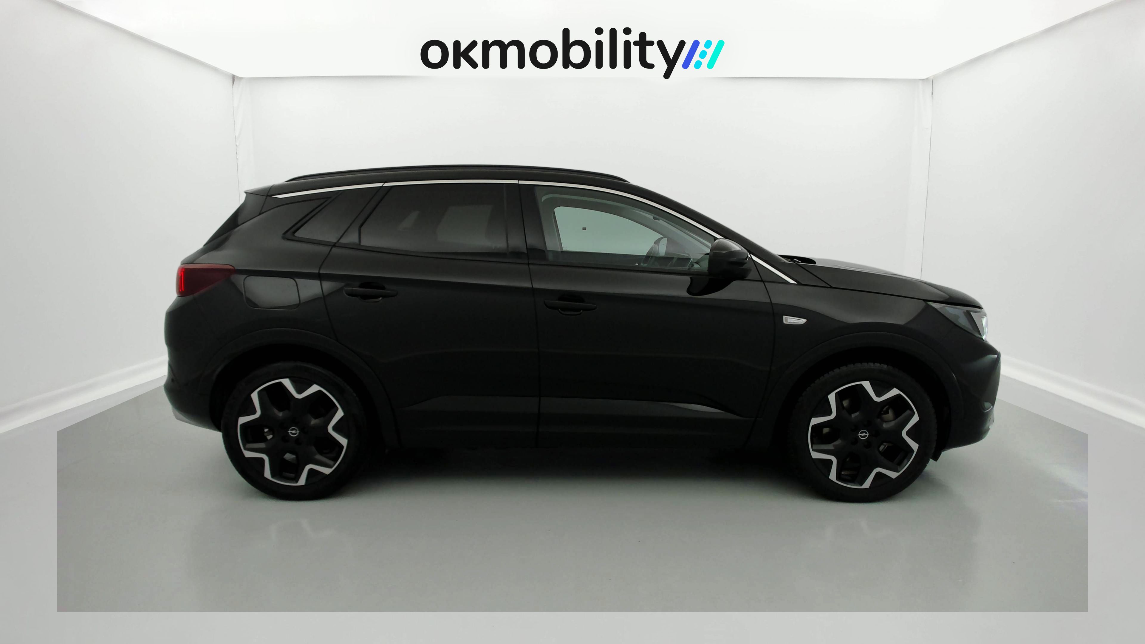 opel grandland ultimate 1.6 PHEV 300 AT 2022 negro krakatoa 2