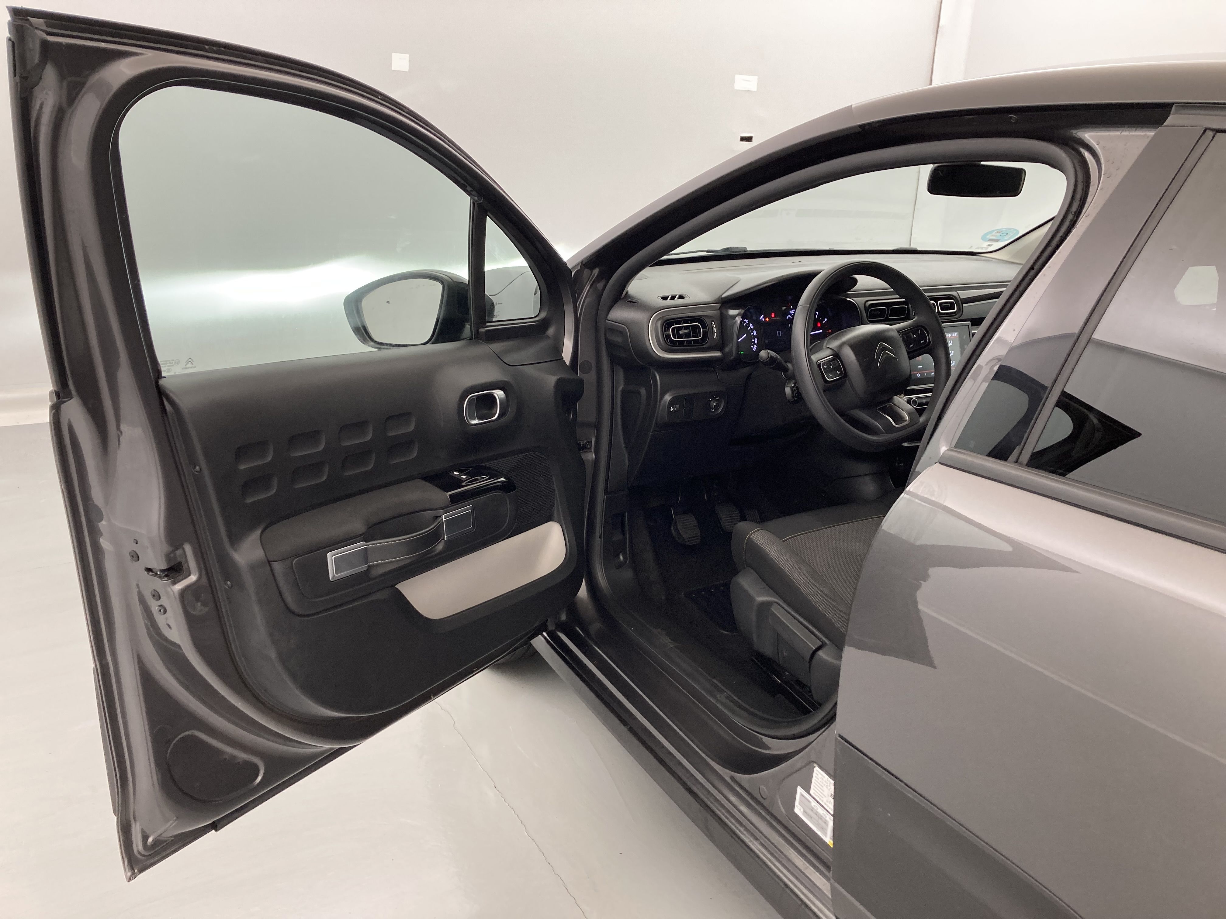 citroen c3 origin max 1.2 PURETECH 83 2024 gris platino / negro 18