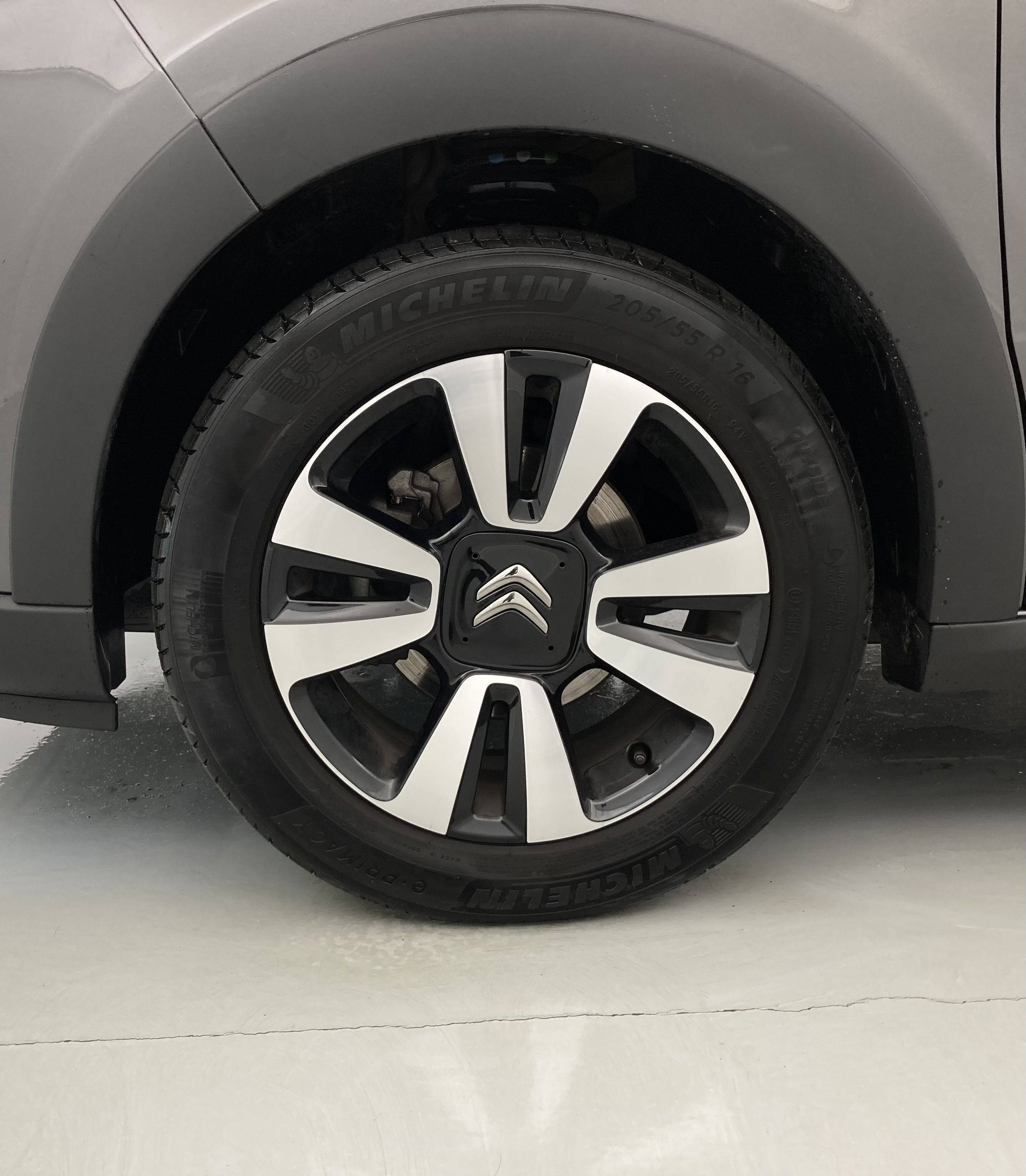 citroen c3 origin max 1.2 PURETECH 83 2024 gris platino / negro 26