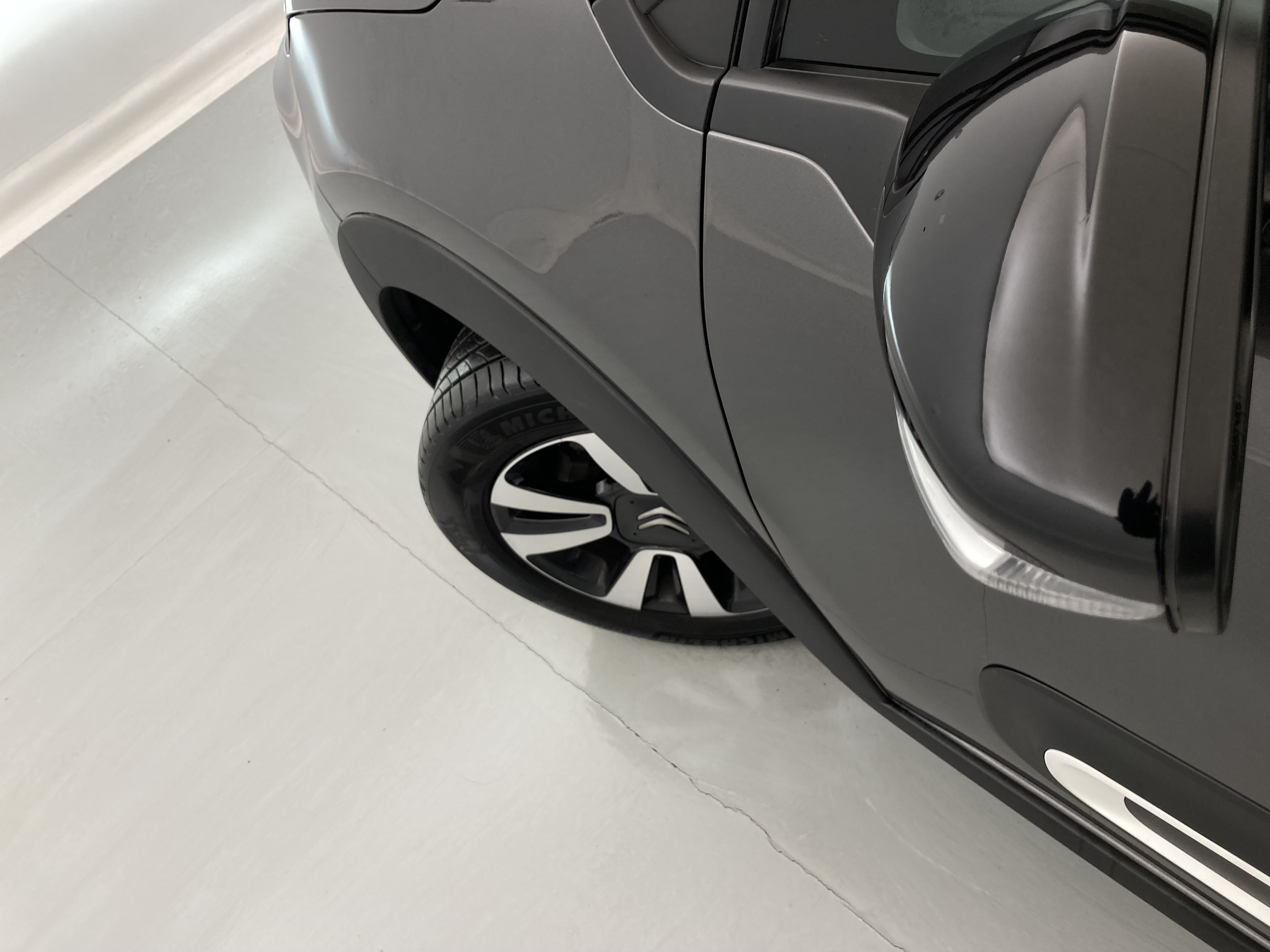 citroen c3 origin max 1.2 PURETECH 83 2024 gris platino / negro 28