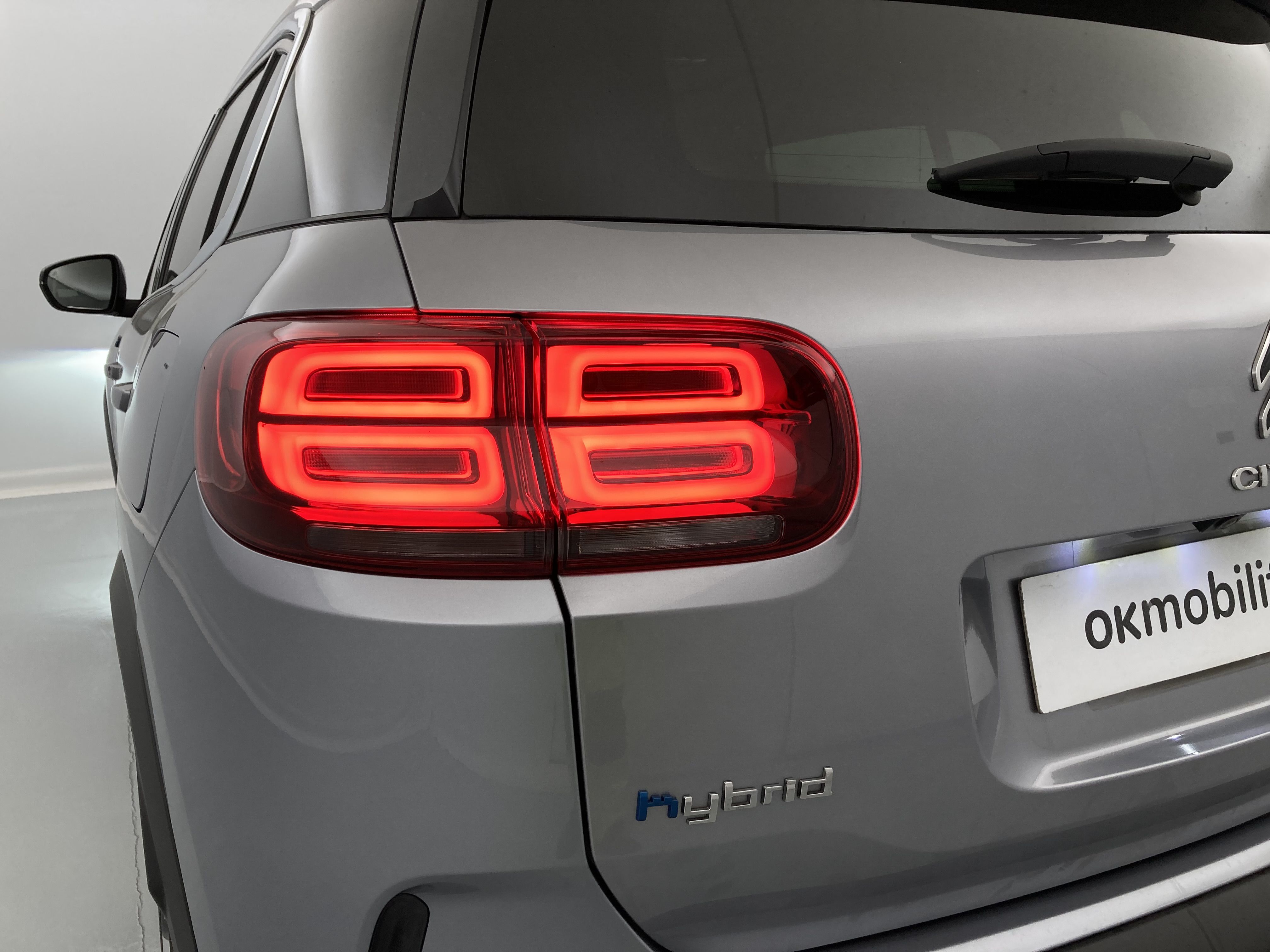 citroen c5 aircross shine 1.6 PURETECH HYBRID 225 E-EAT 2022 gris acier / negro 23