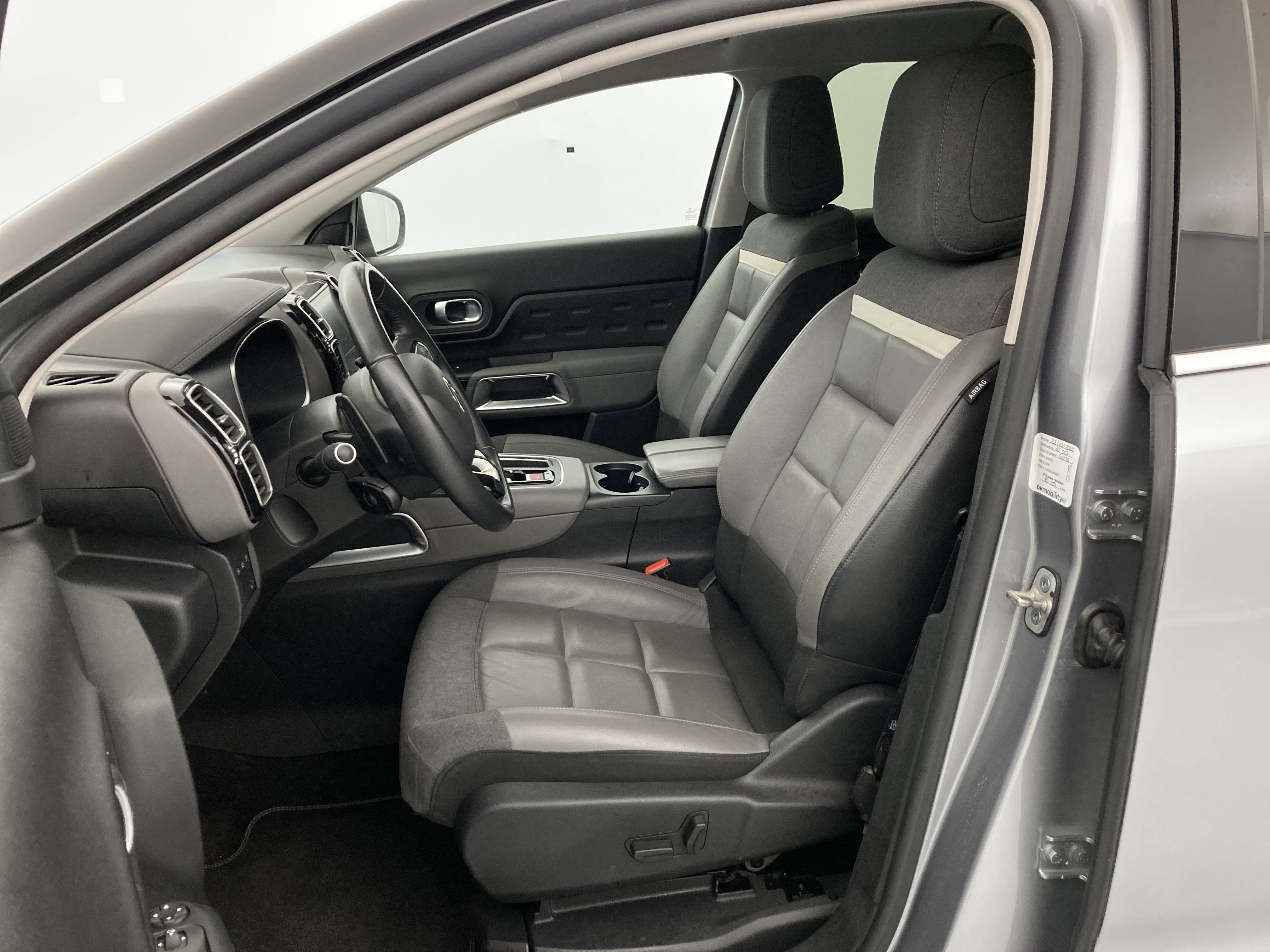 citroen c5 aircross shine 1.6 PURETECH HYBRID 225 E-EAT 2022 gris acier / negro 25