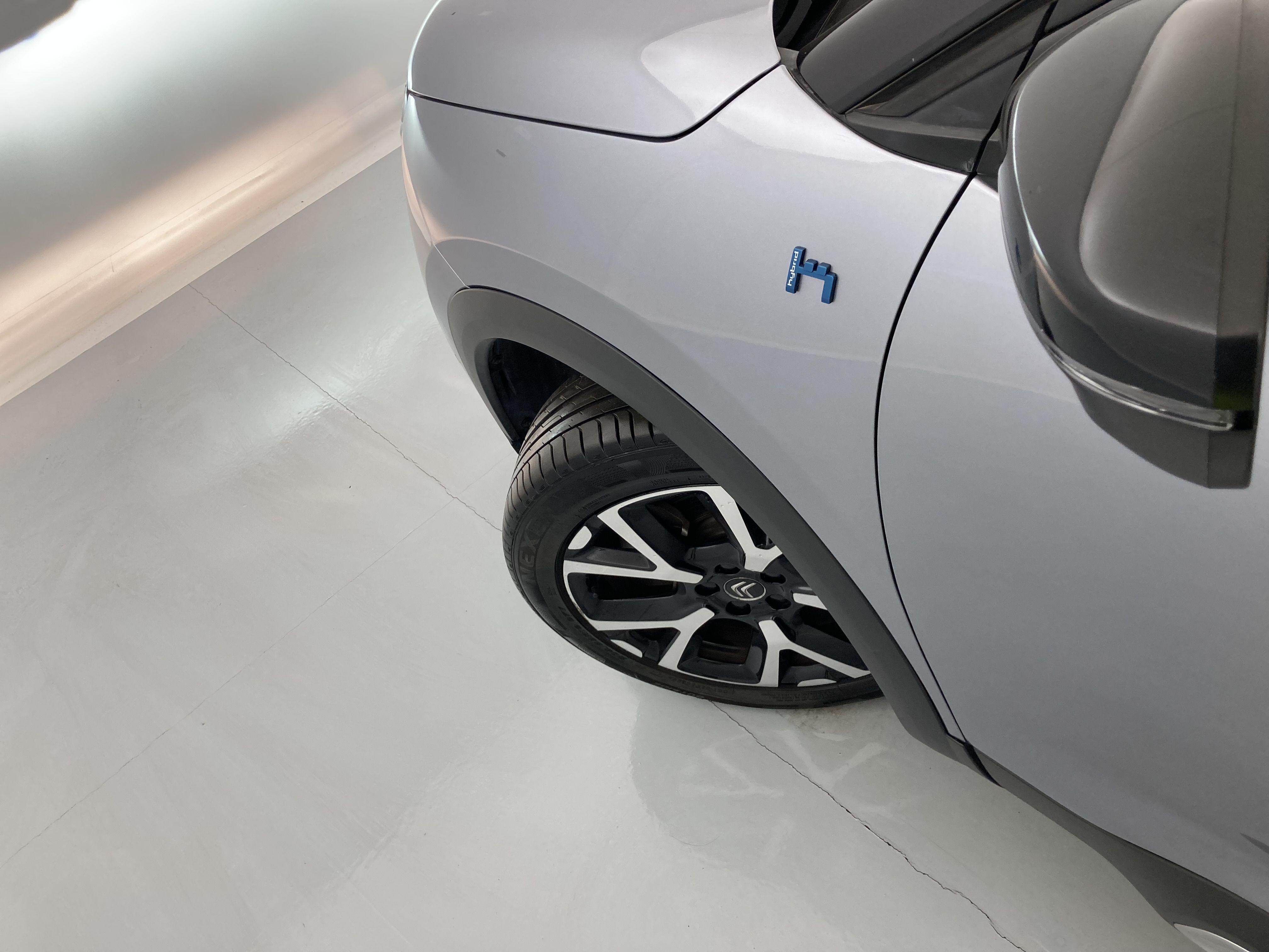 citroen c5 aircross shine 1.6 PURETECH HYBRID 225 E-EAT 2022 gris acier / negro 32