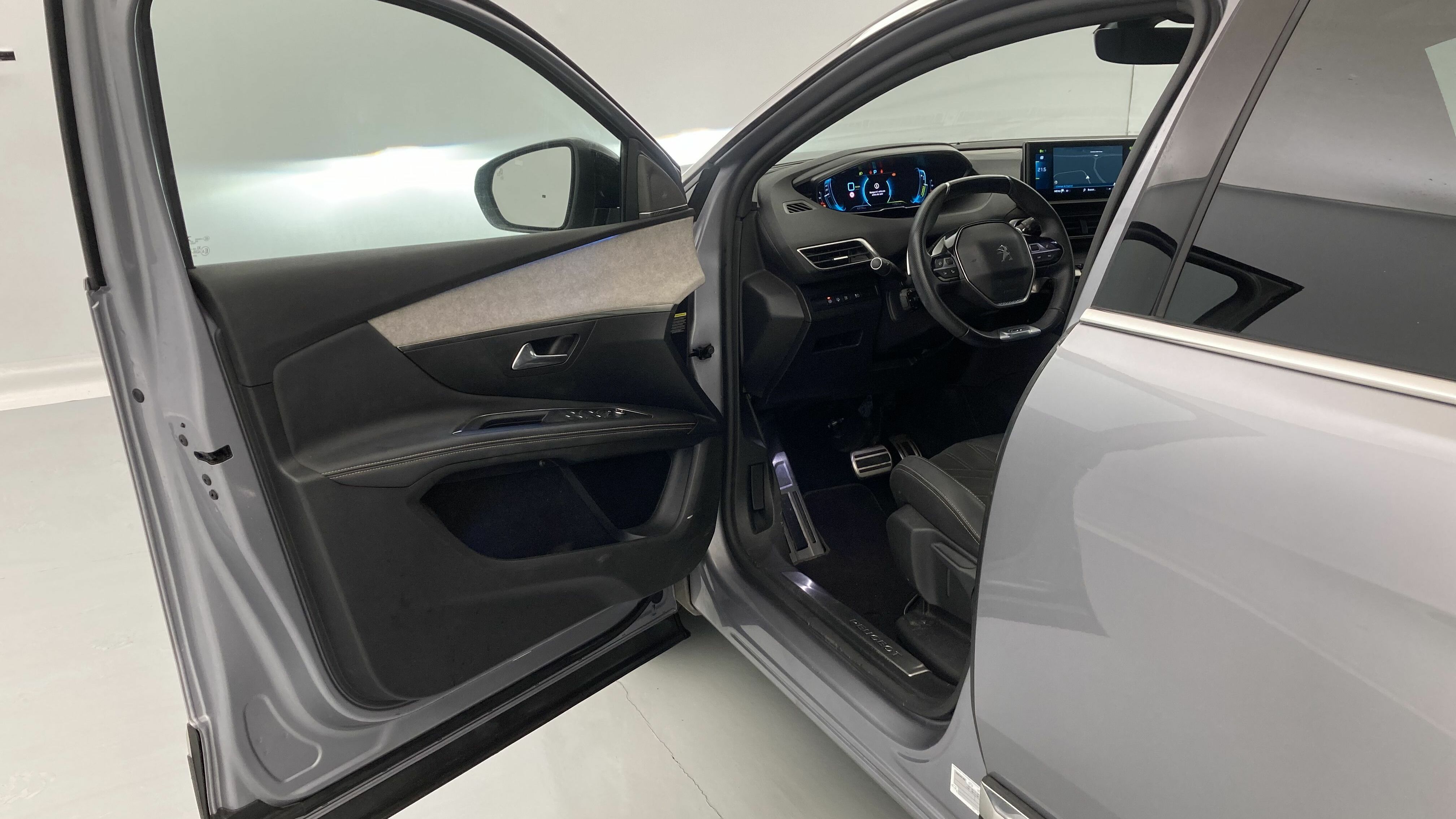 peugeot 3008 gt pack 1.6 HYBRID 300 EAT PHEV 2022 gris artense / negro 12