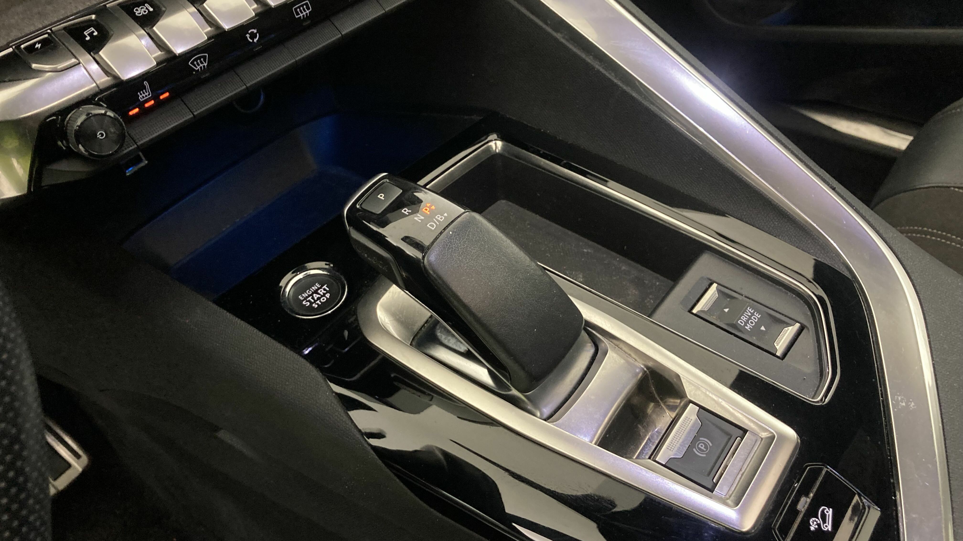 peugeot 3008 gt pack 1.6 HYBRID 300 EAT PHEV 2022 gris artense / negro 19