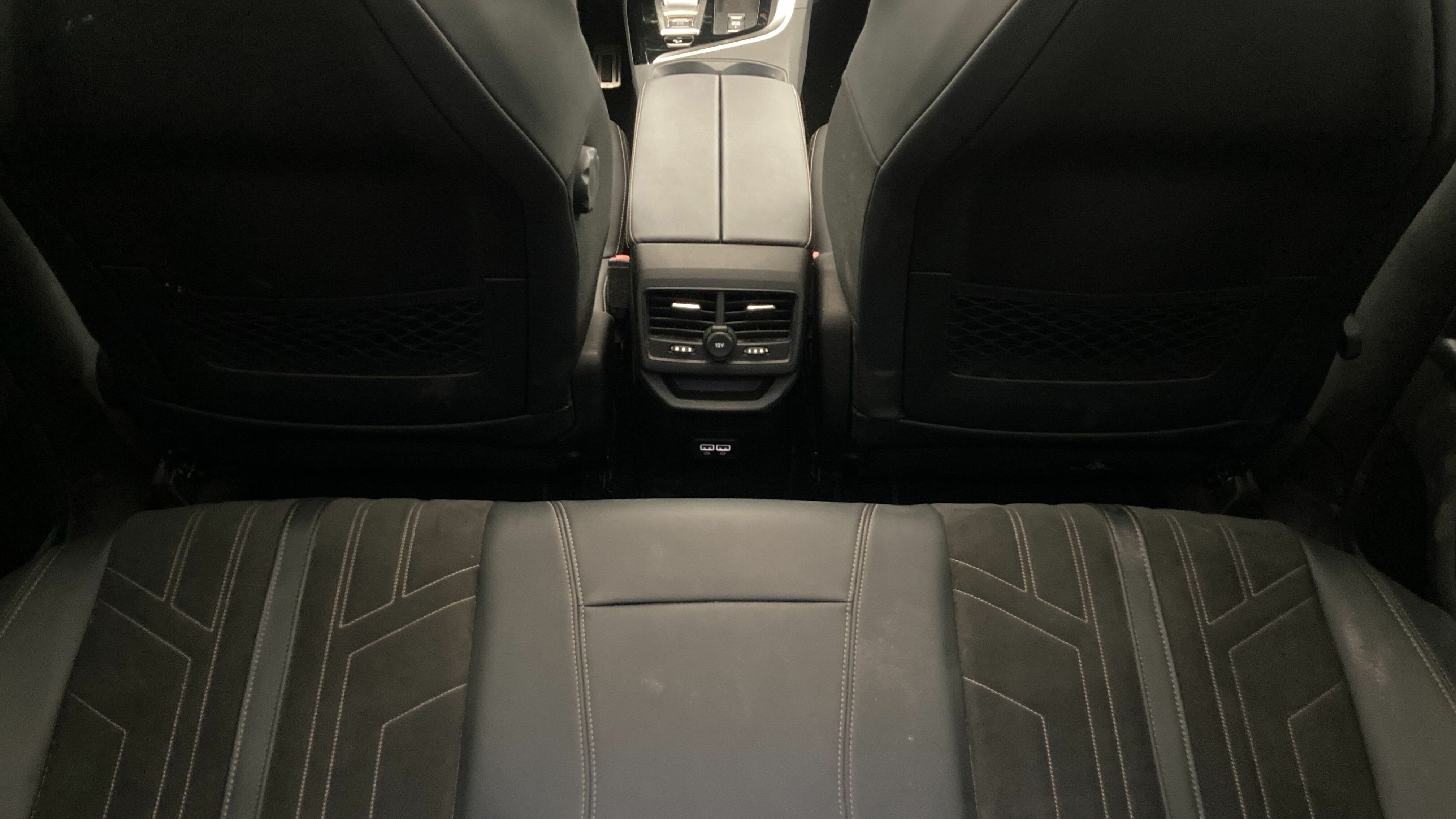 peugeot 3008 gt pack 1.6 HYBRID 300 EAT PHEV 2022 gris artense / negro 21