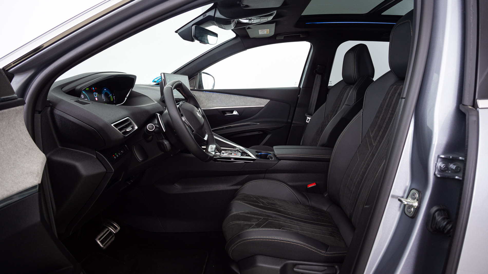 peugeot 3008 gt pack 1.6 HYBRID 300 EAT PHEV 2022 gris artense / negro 21