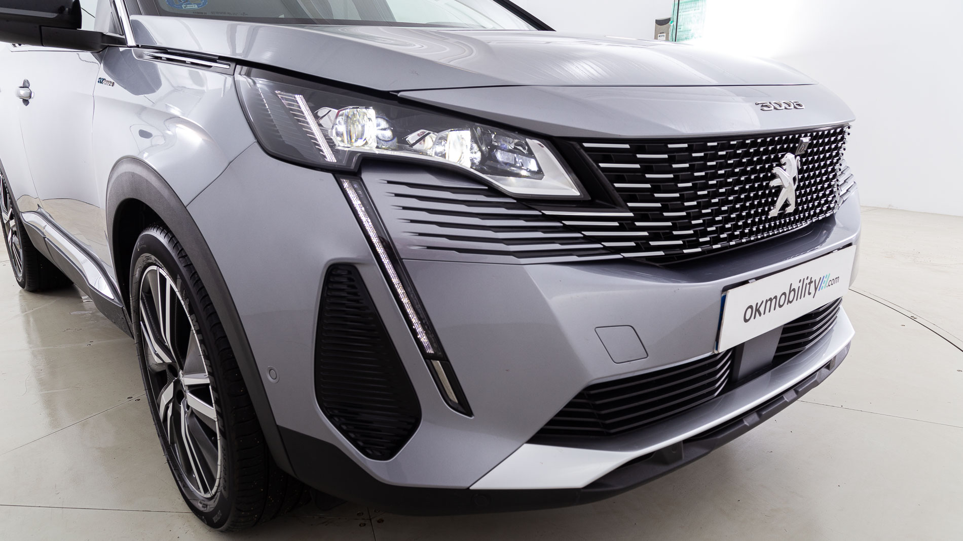 peugeot 3008 gt pack 1.6 HYBRID 300 EAT PHEV 2022 gris artense / negro 26