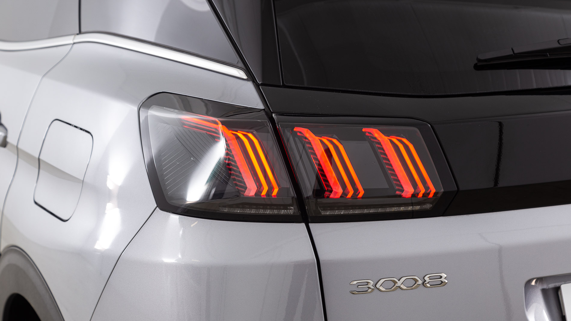 peugeot 3008 gt pack 1.6 HYBRID 300 EAT PHEV 2022 gris artense / negro 28